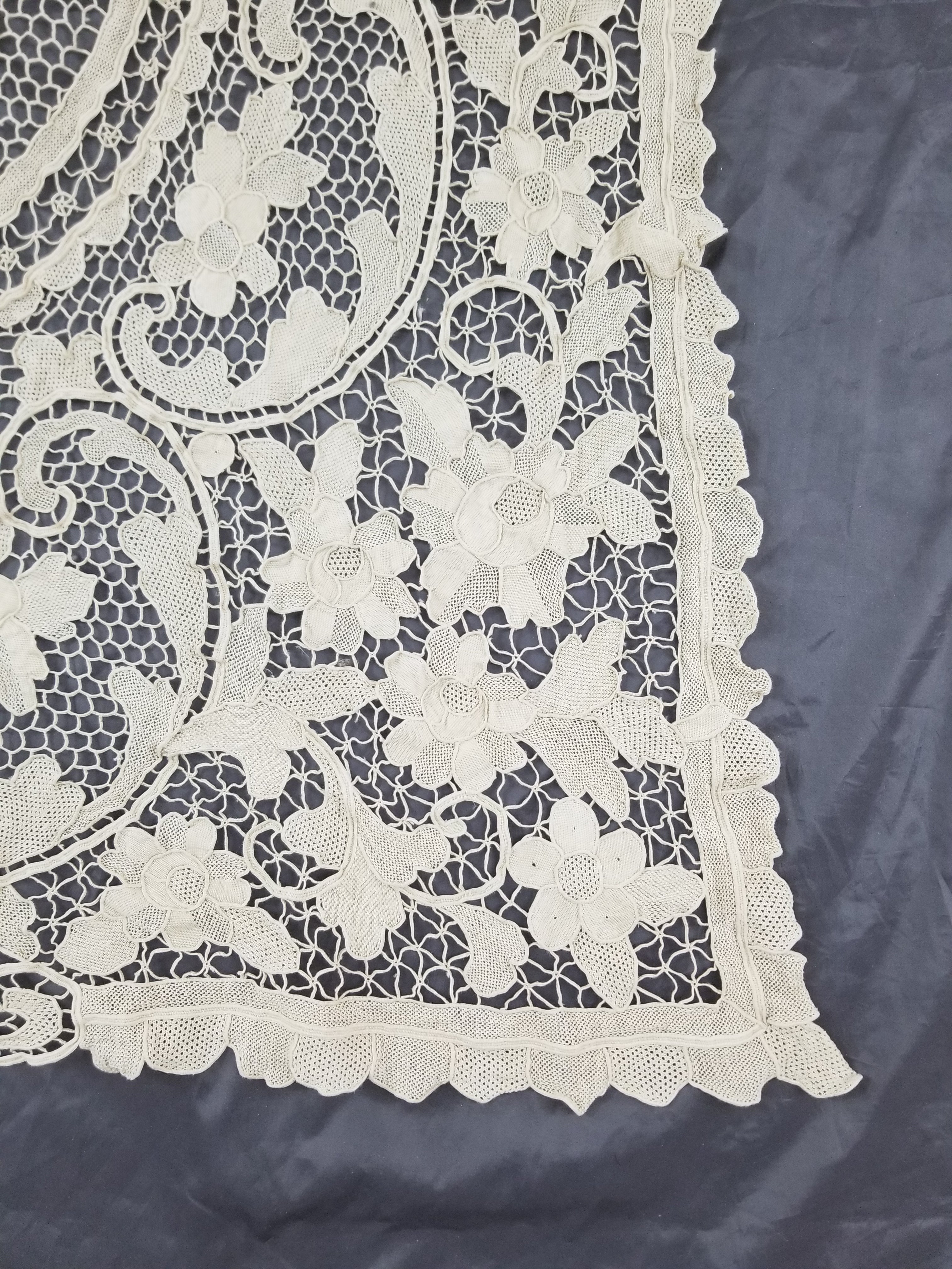Vintage Italian Point De Venice Needle Lace Tablecloth 130x86cm