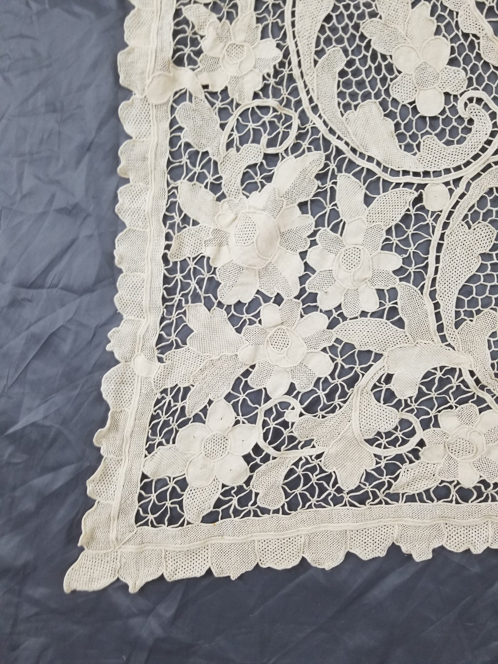 Vintage Italian Point De Venice Needle Lace Tablecloth 130x86cm