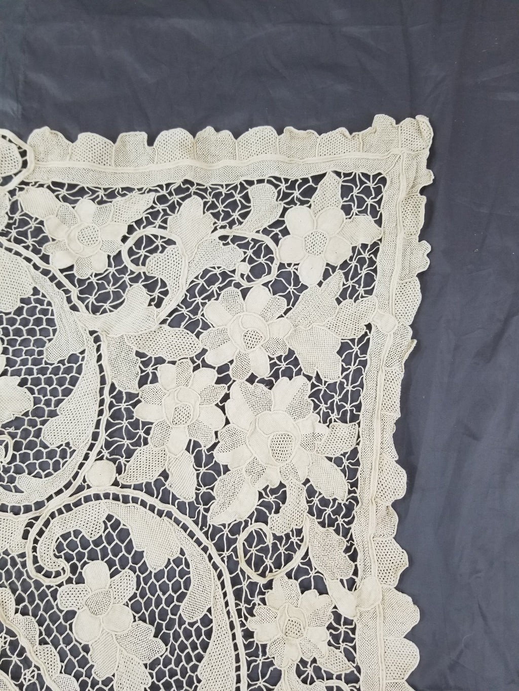 Vintage Italian Point De Venice Needle Lace Tablecloth 130x86cm