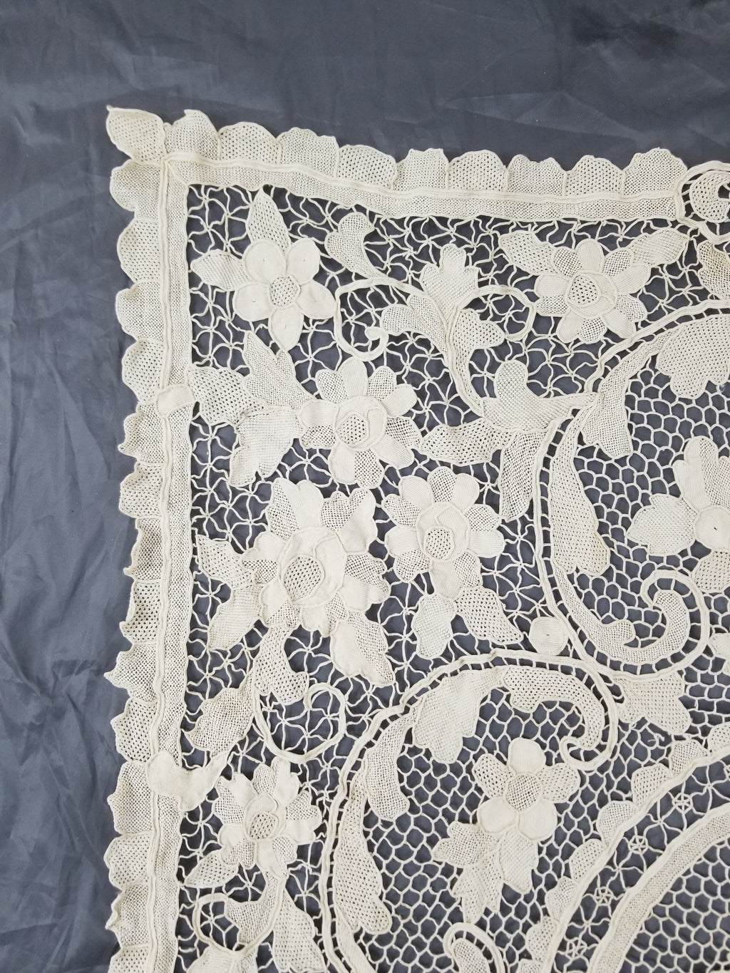 Vintage Italian Point De Venice Needle Lace Tablecloth 130x86cm