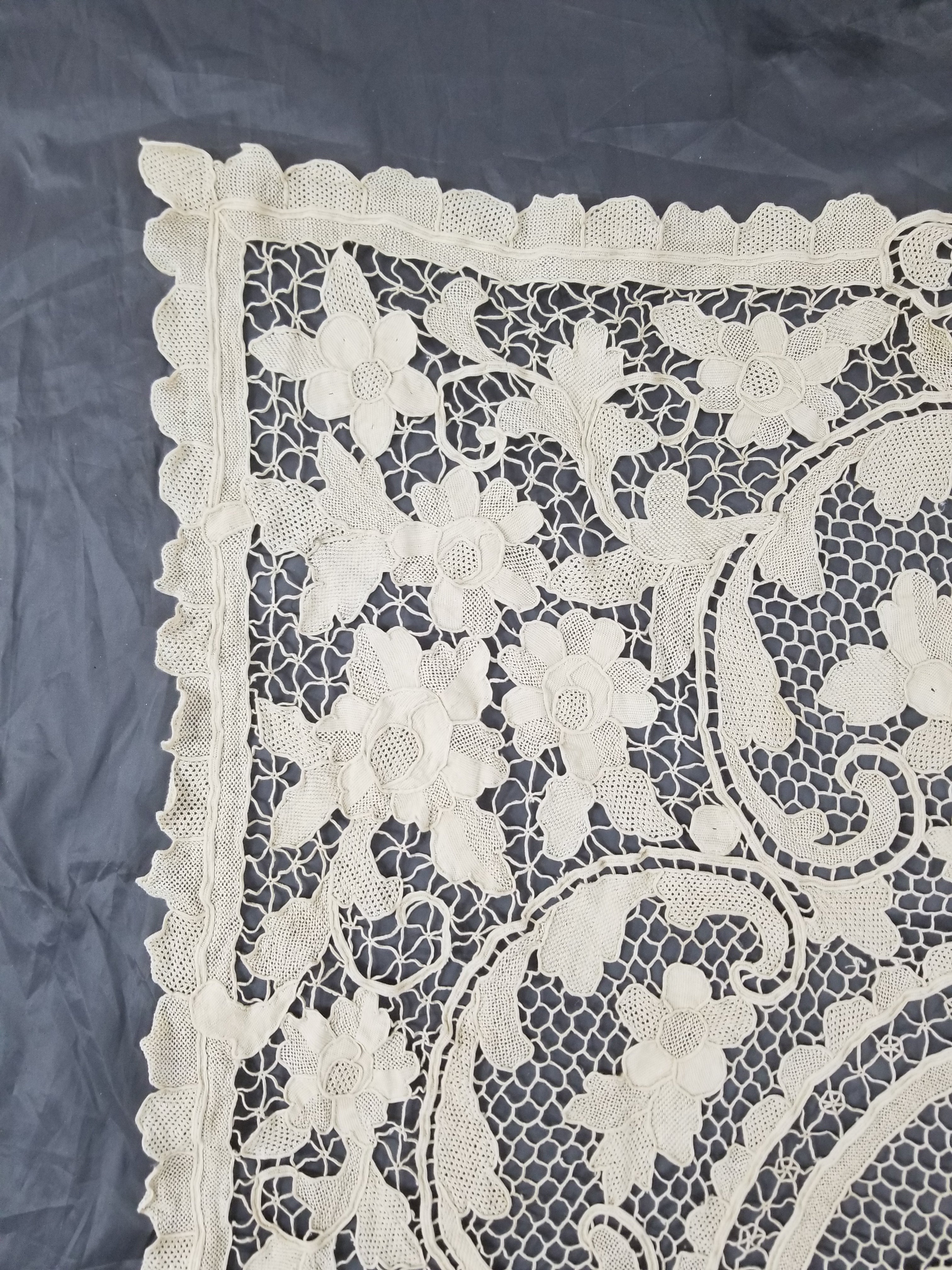 Vintage Italian Point De Venice Needle Lace Tablecloth 130x86cm