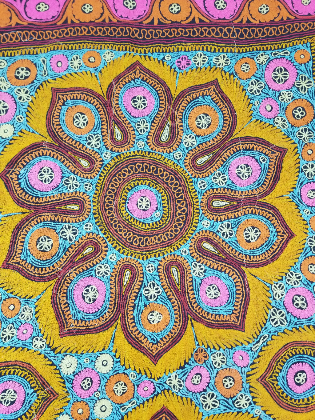 Vintage Kashmiri Fine Chain Stitch Embroidered Mandala Design Textile 260x170cm