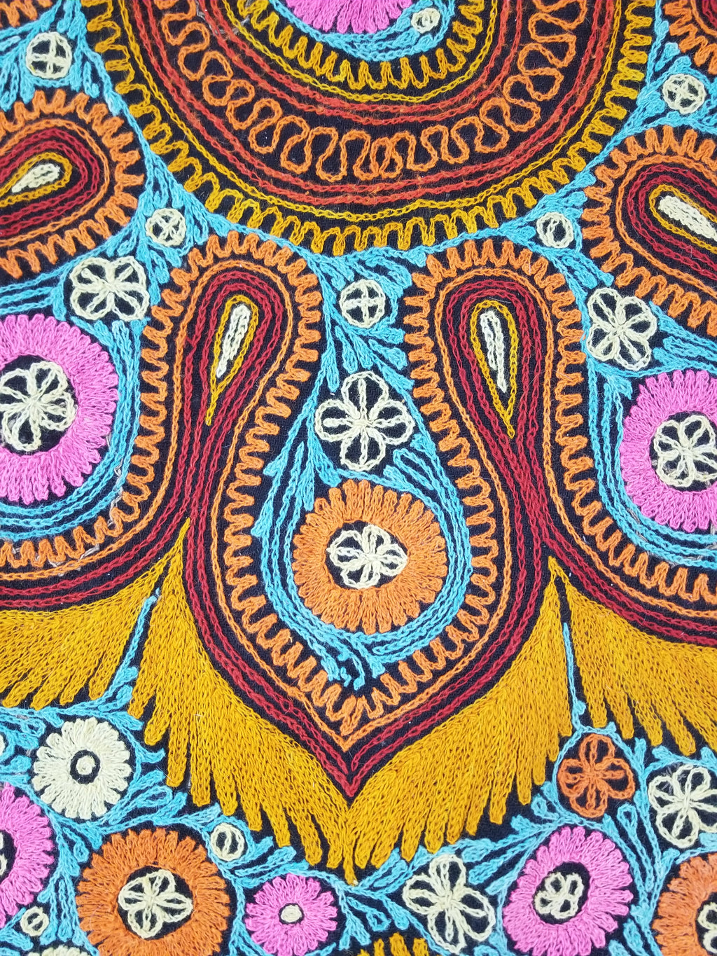 Vintage Kashmiri Fine Chain Stitch Embroidered Mandala Design Textile 260x170cm