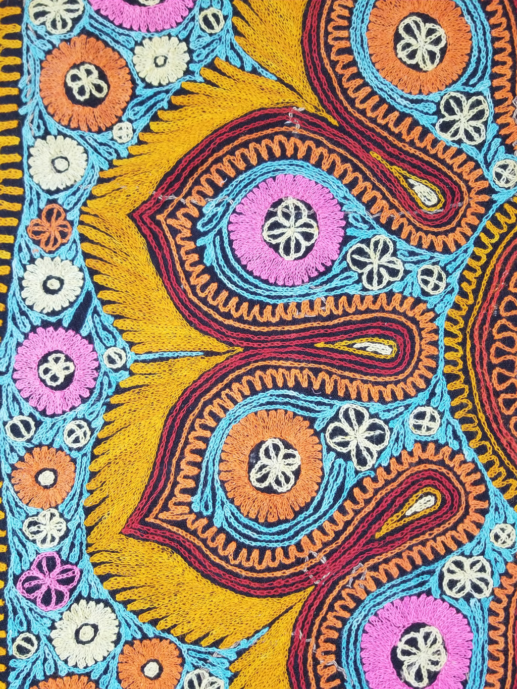Vintage Kashmiri Fine Chain Stitch Embroidered Mandala Design Textile 260x170cm