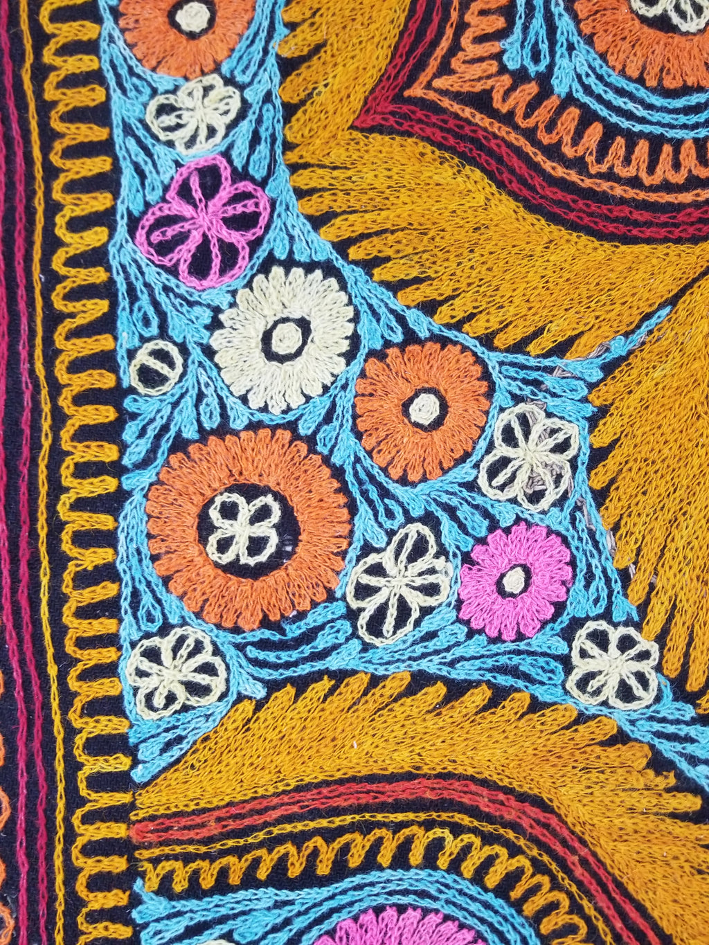 Vintage Kashmiri Fine Chain Stitch Embroidered Mandala Design Textile 260x170cm