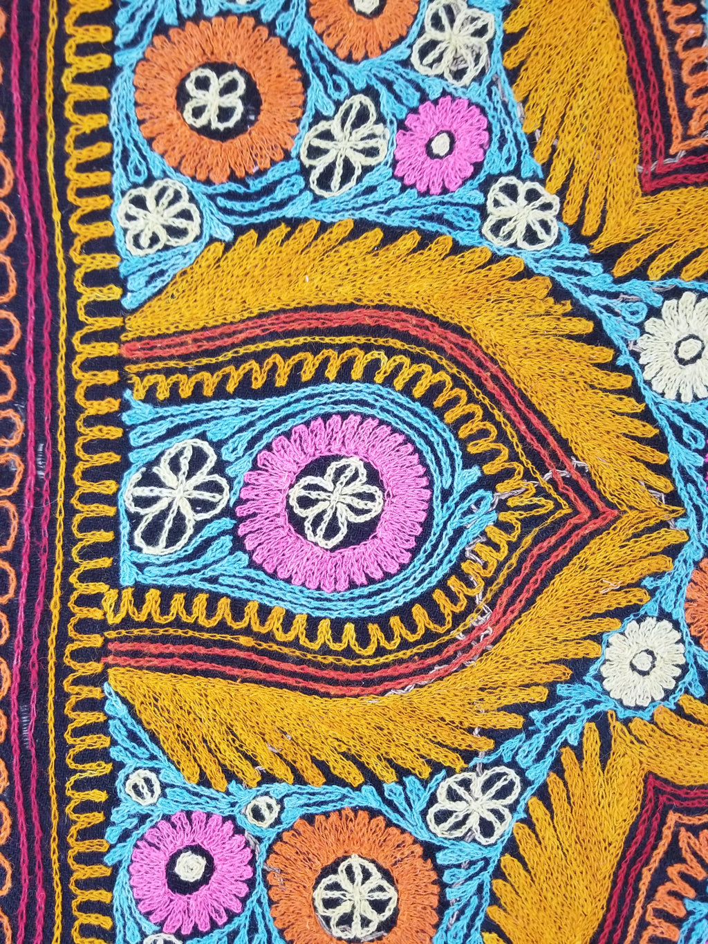 Vintage Kashmiri Fine Chain Stitch Embroidered Mandala Design Textile 260x170cm