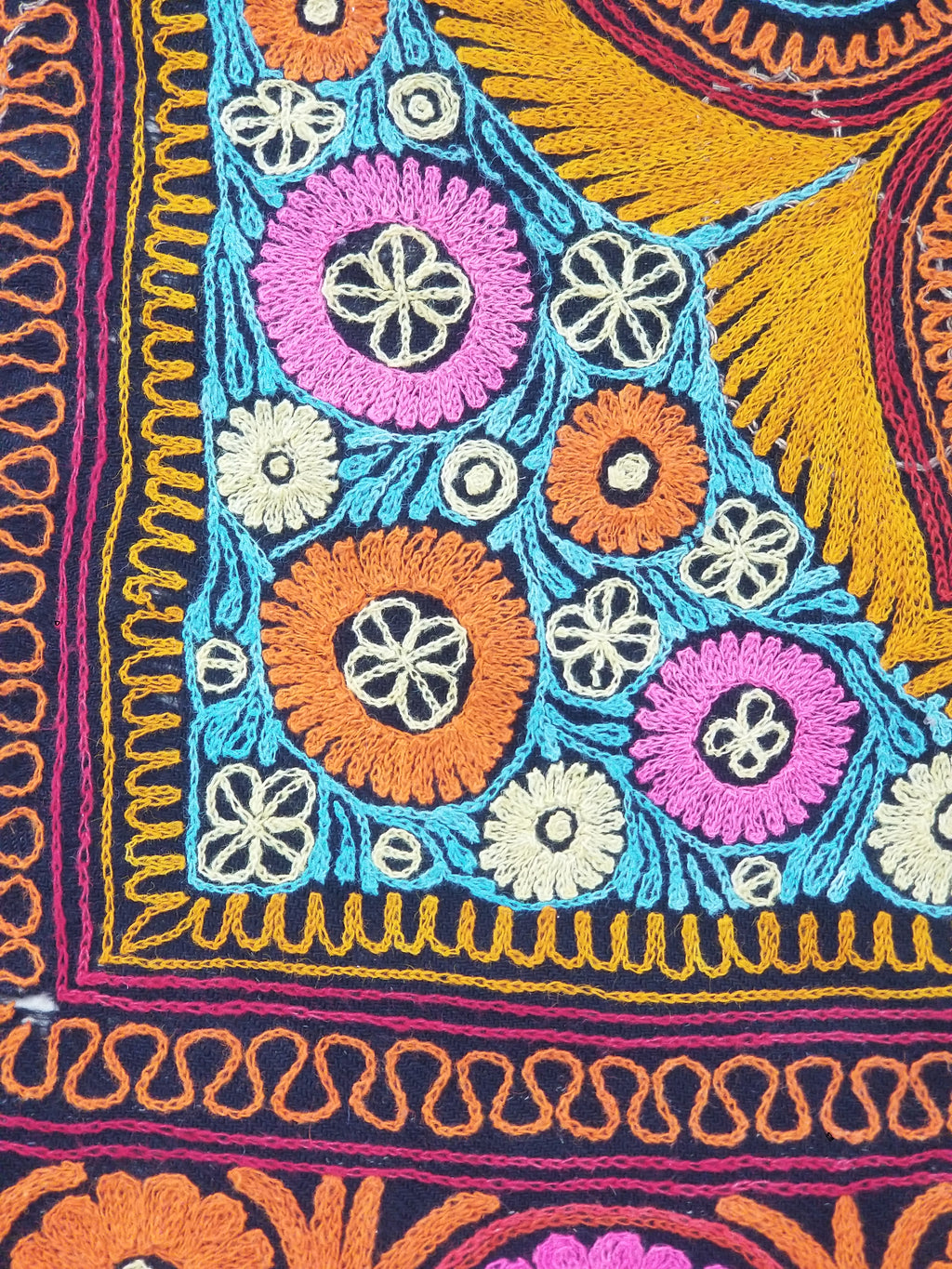 Vintage Kashmiri Fine Chain Stitch Embroidered Mandala Design Textile 260x170cm