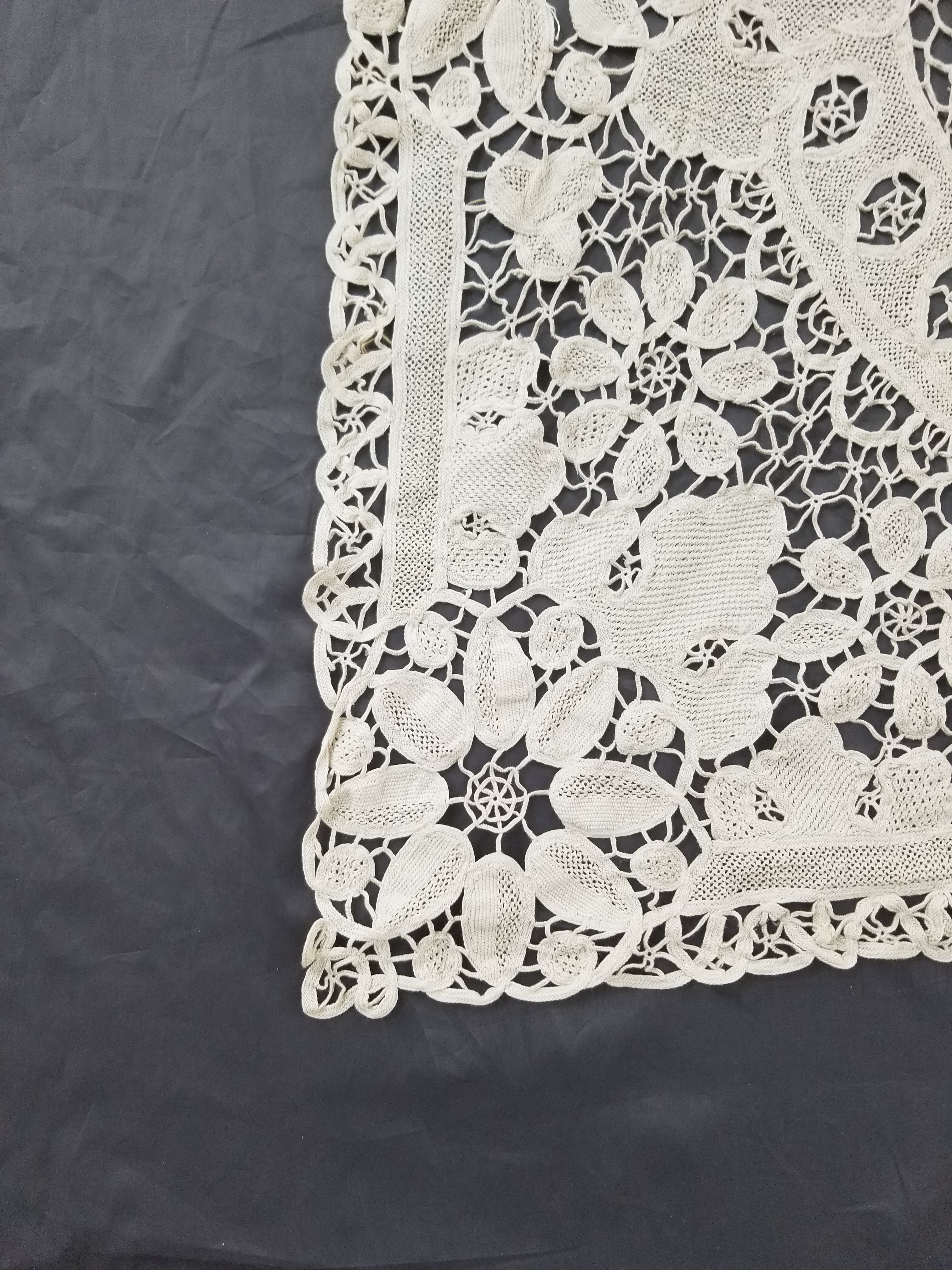 Vintage Italian Point De Venice Needle Lace Tablecloth 193x150cm