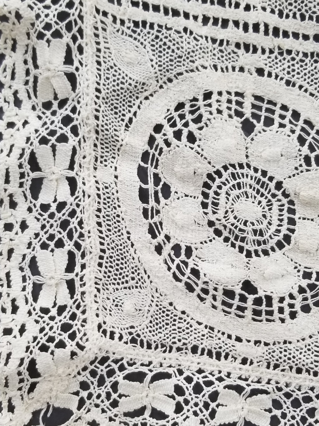 Vintage Itailian Handmade Crocheted Floral Tablecloth 326x224cm