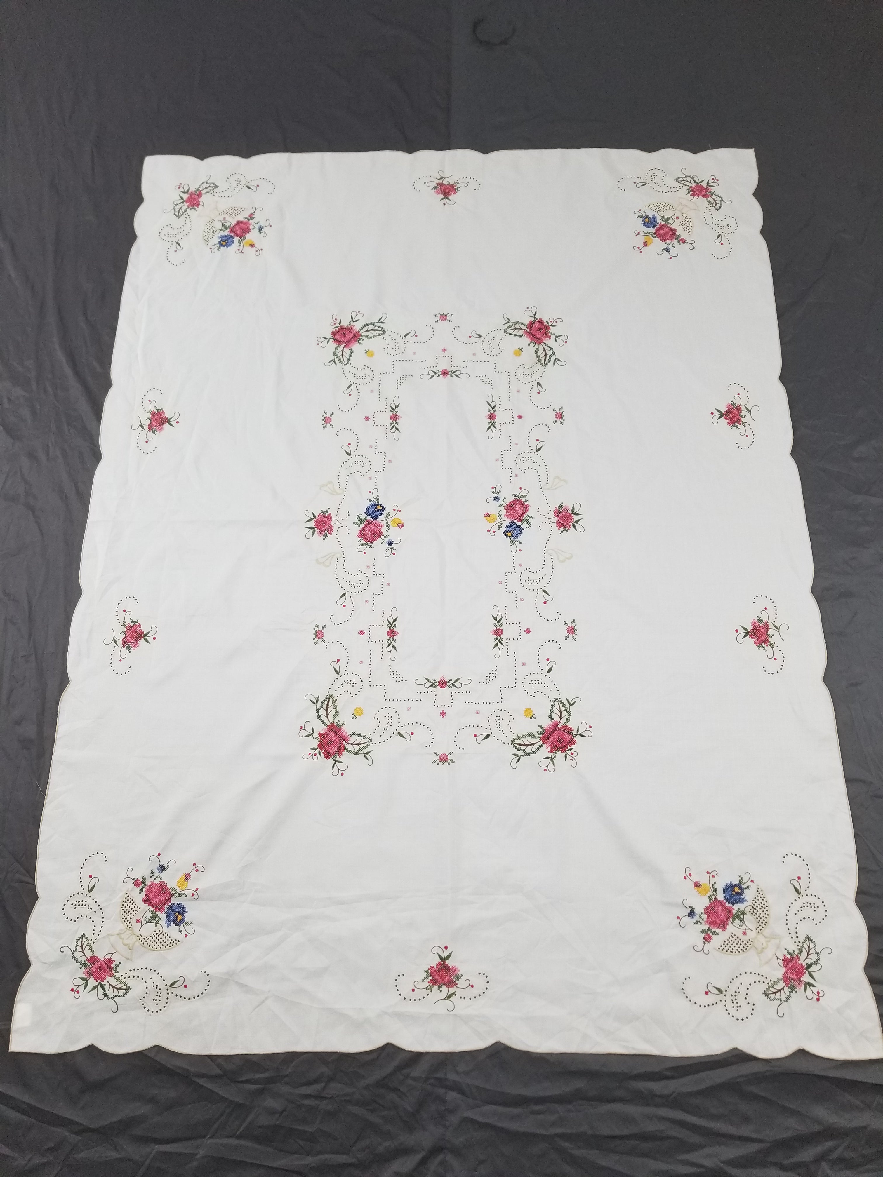 Vintage Beautiful Cross Stitch Hand Embroidered Floral Tablecloth 176x131cm
