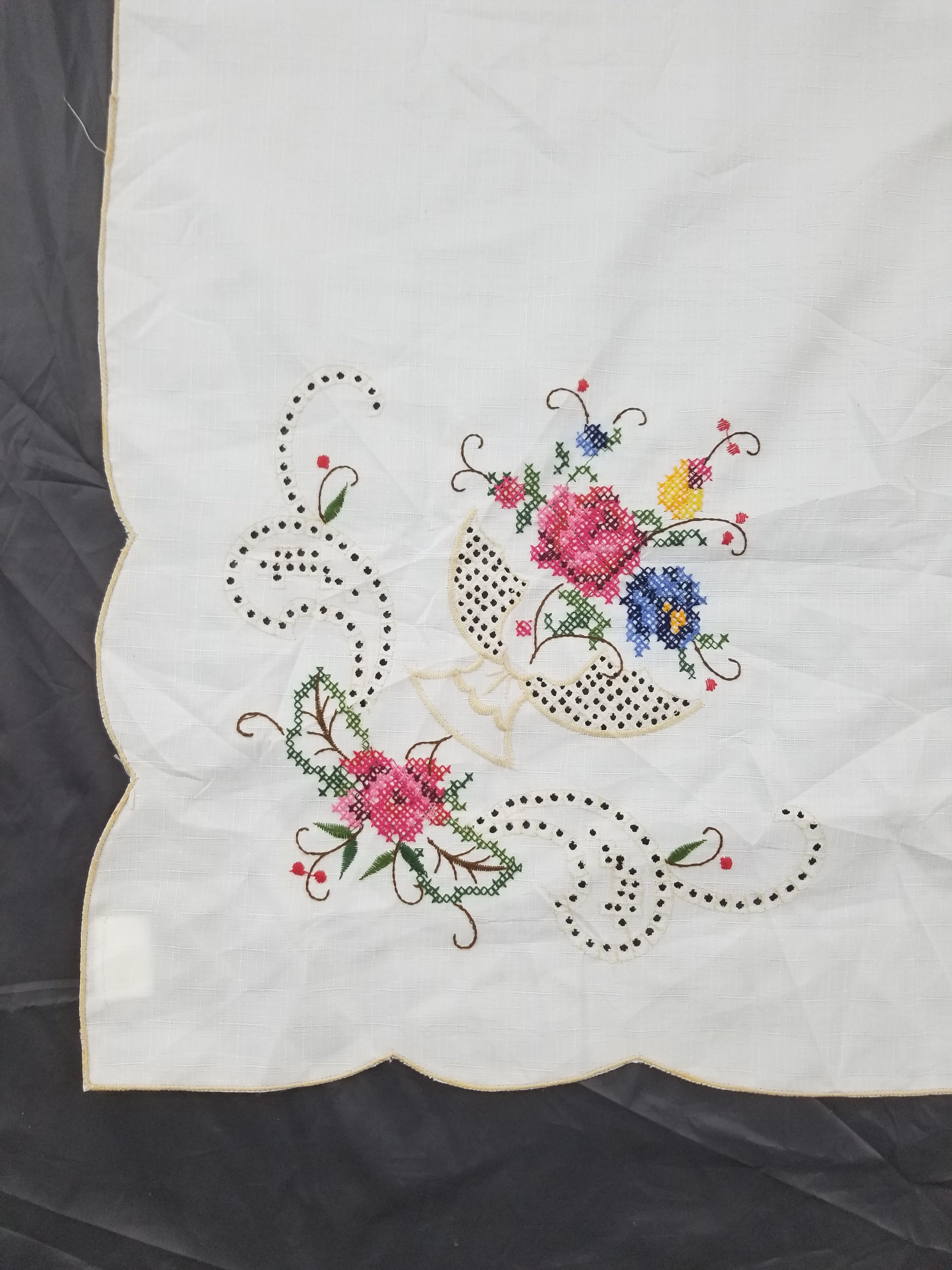 Vintage Beautiful Cross Stitch Hand Embroidered Floral Tablecloth 176x131cm