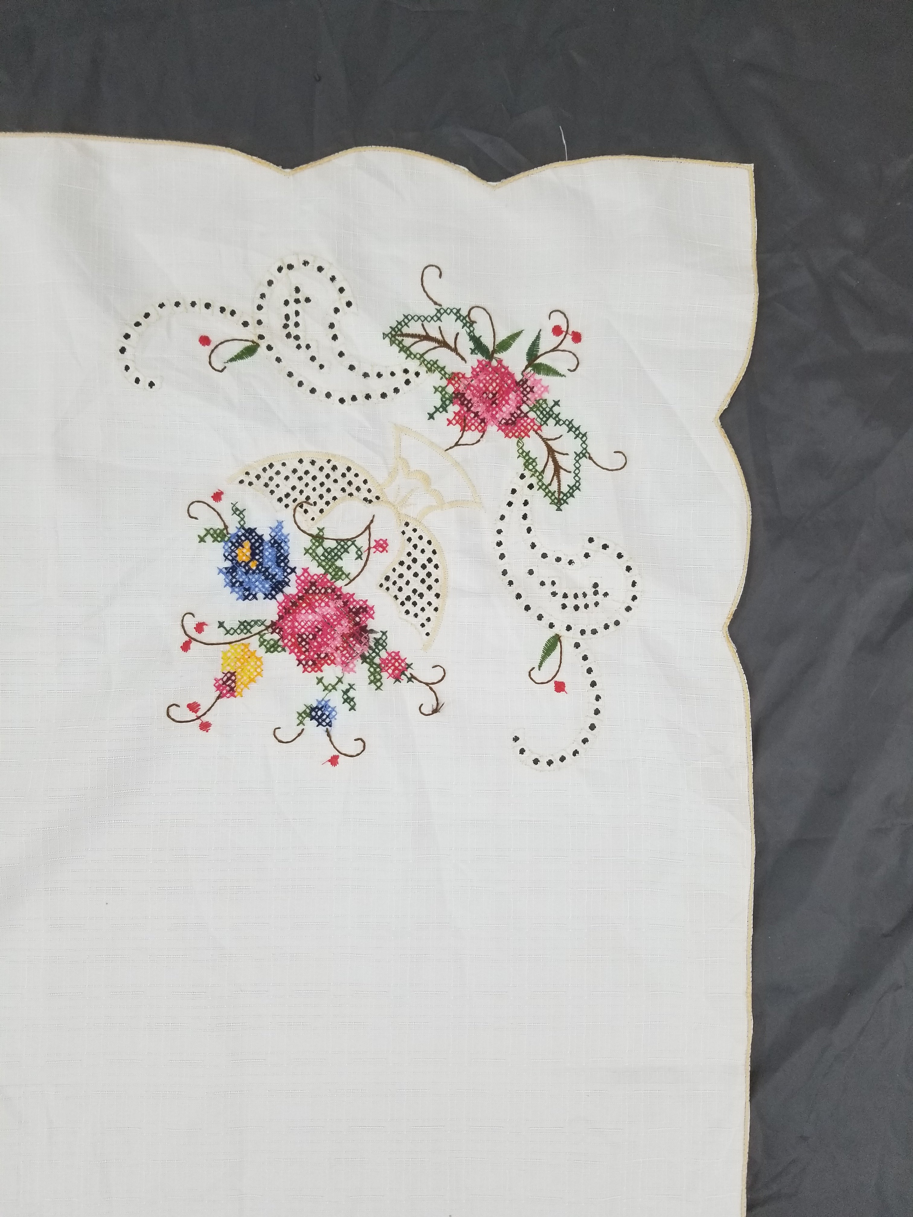 Vintage Beautiful Cross Stitch Hand Embroidered Floral Tablecloth 176x131cm