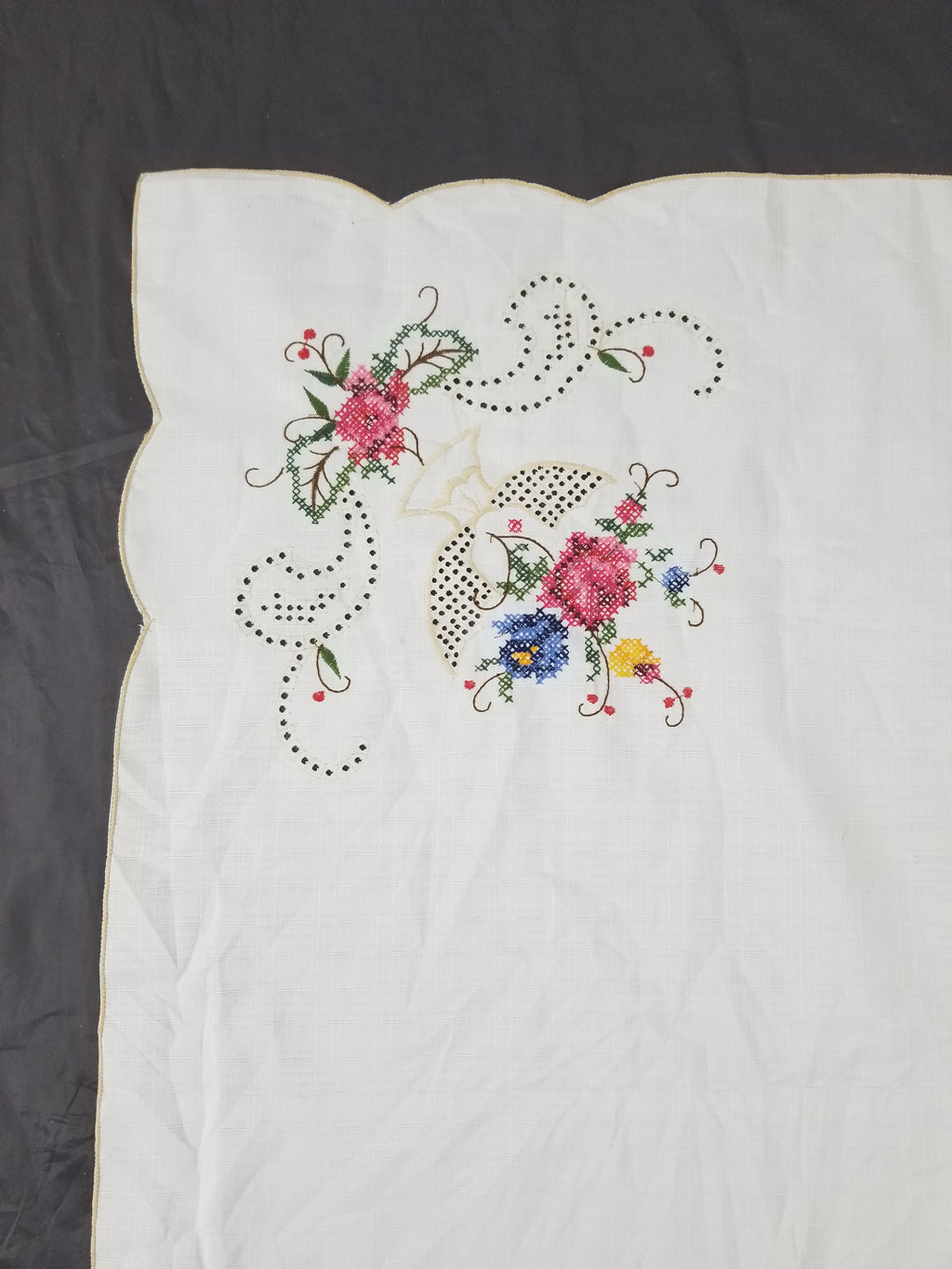 Vintage Beautiful Cross Stitch Hand Embroidered Floral Tablecloth 176x131cm