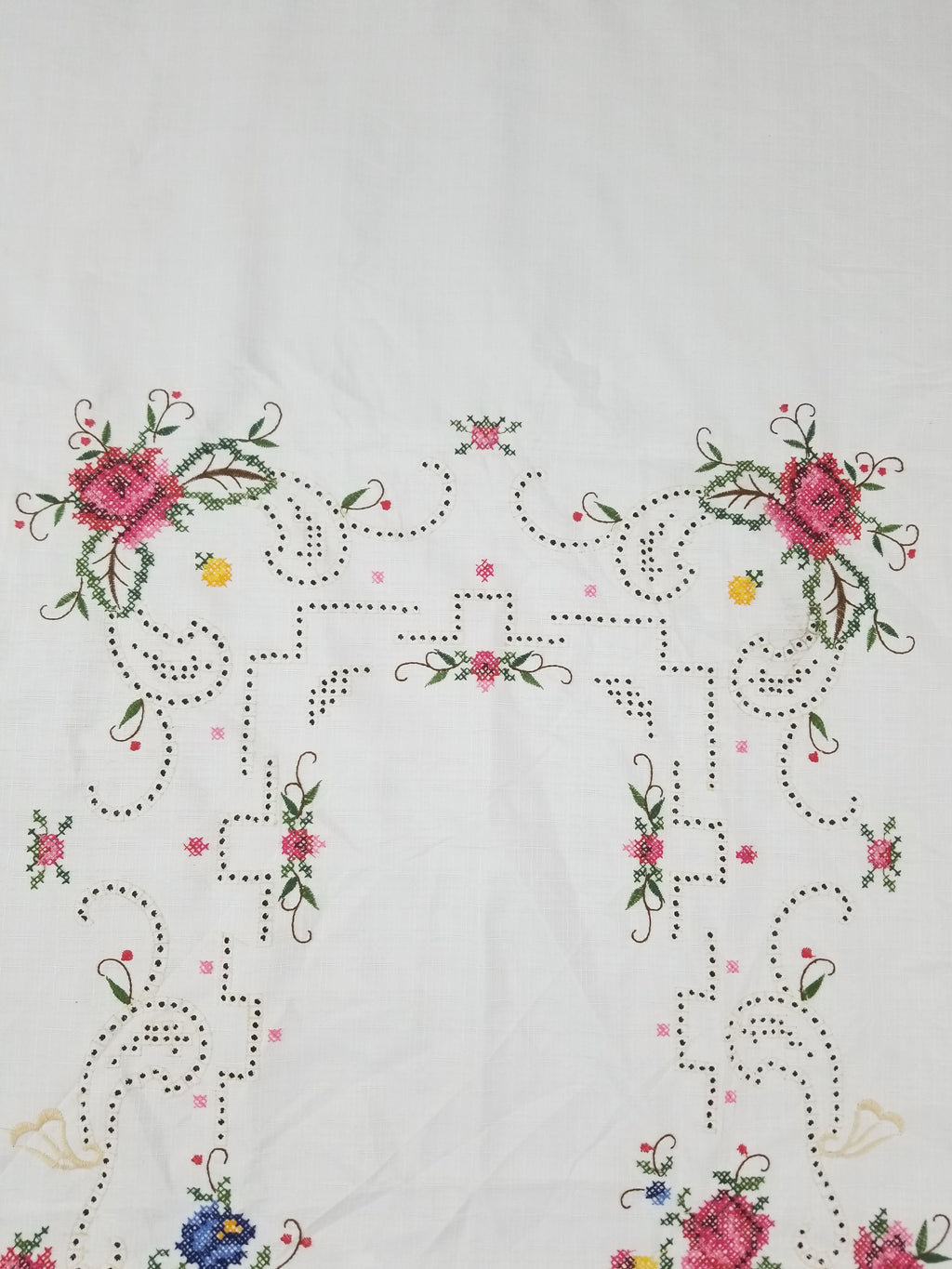 Vintage Beautiful Cross Stitch Hand Embroidered Floral Tablecloth 176x131cm
