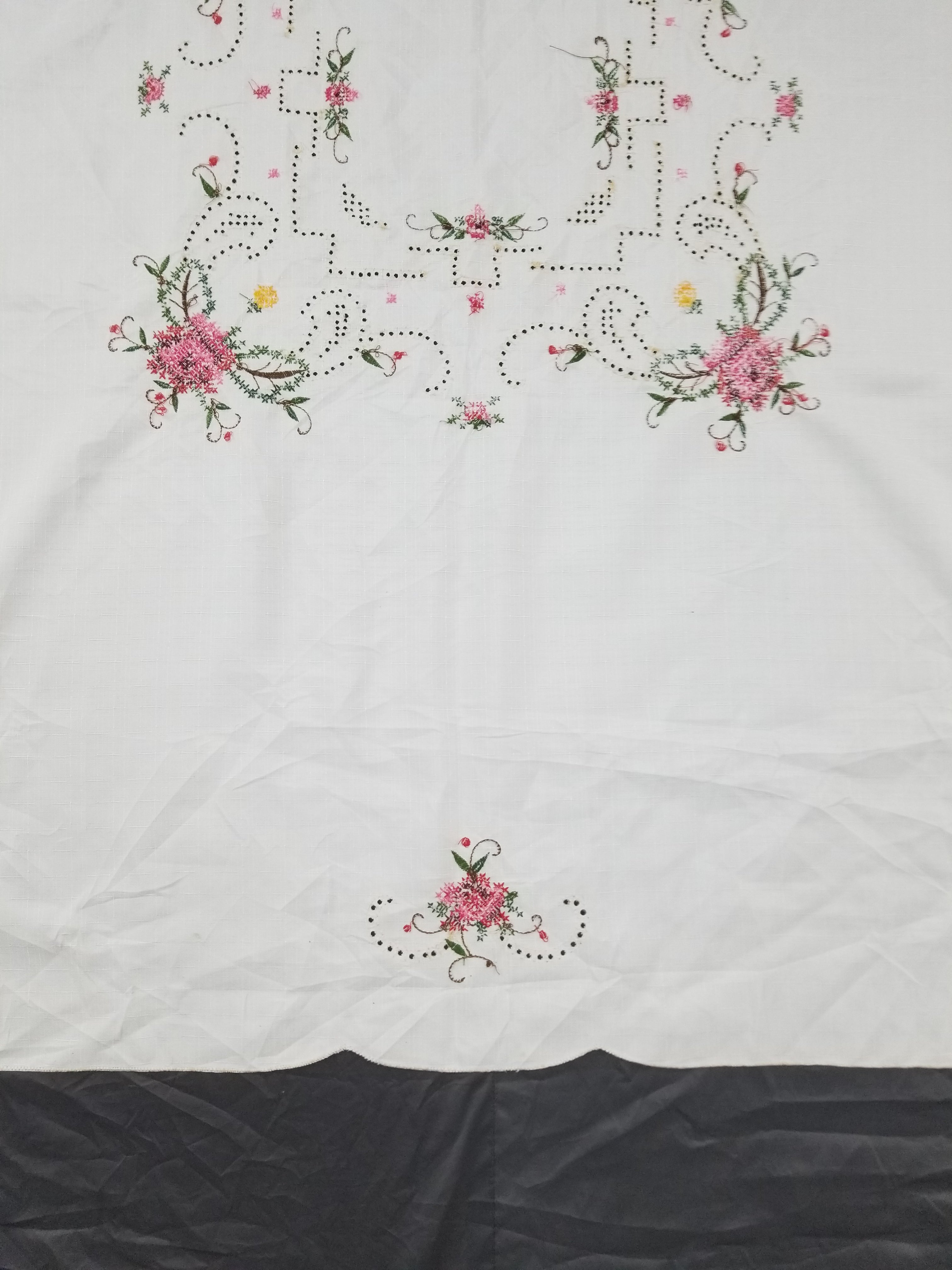 Vintage Beautiful Cross Stitch Hand Embroidered Floral Tablecloth 176x131cm