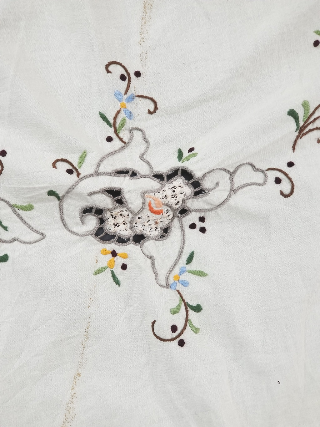 Antique Style Round Tablecloth - Hand Embroidery Roses & Crochet Details 164x158cm