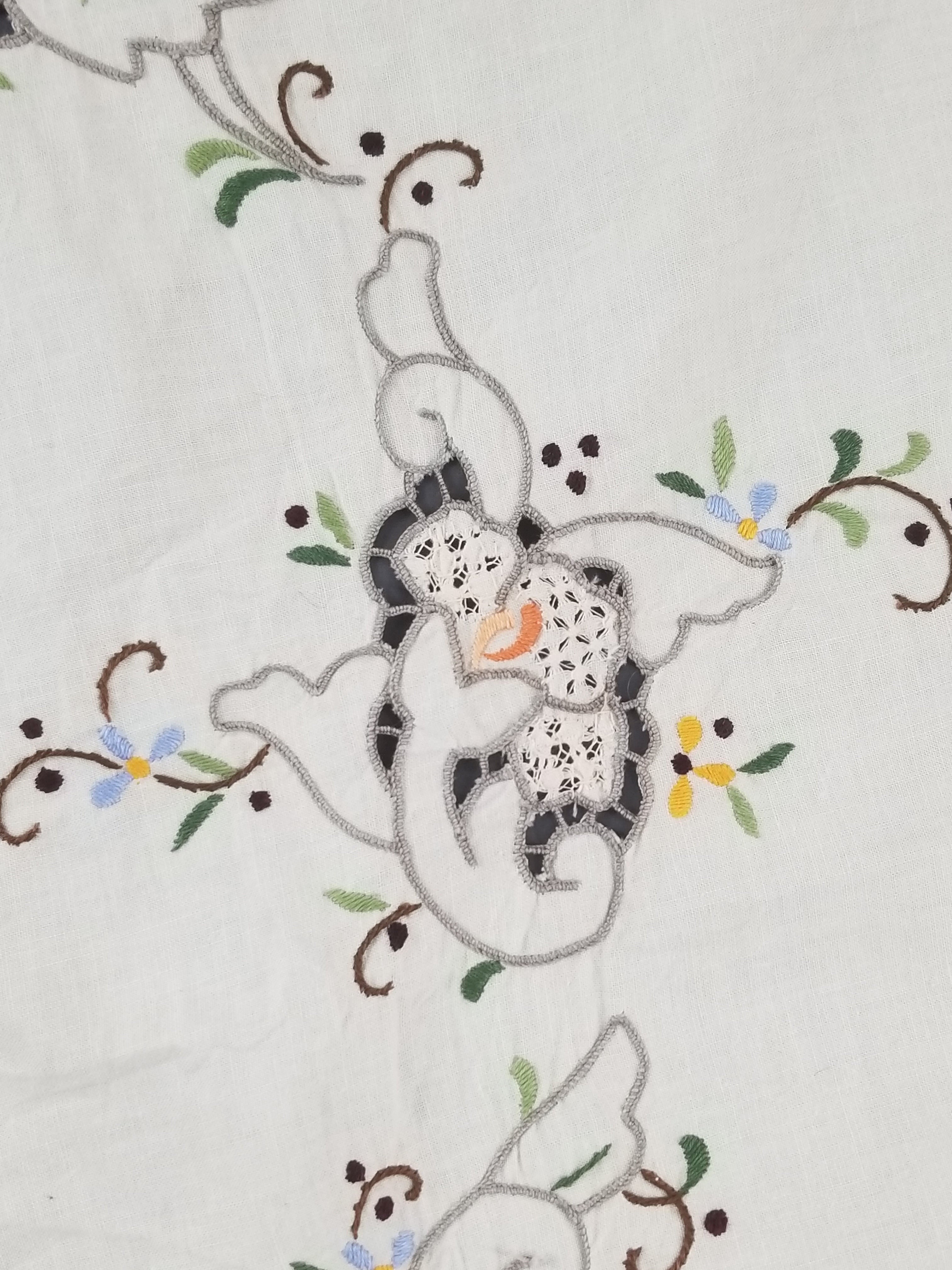 Antique Style Round Tablecloth - Hand Embroidery Roses & Crochet Details 164x158cm