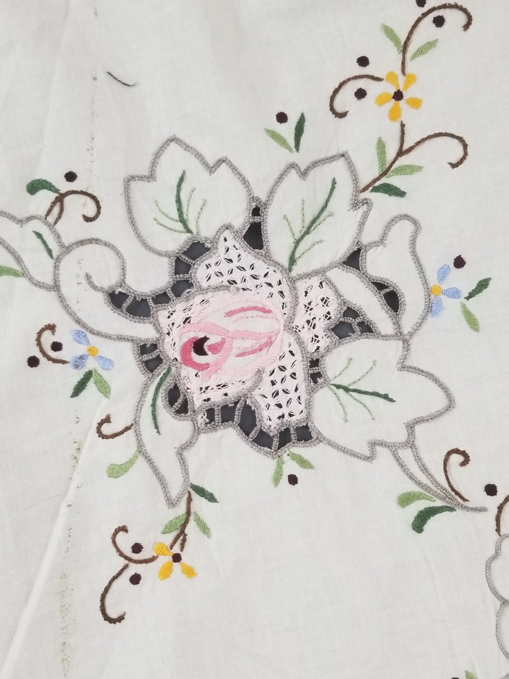 Antique Style Round Tablecloth - Hand Embroidery Roses & Crochet Details 164x158cm