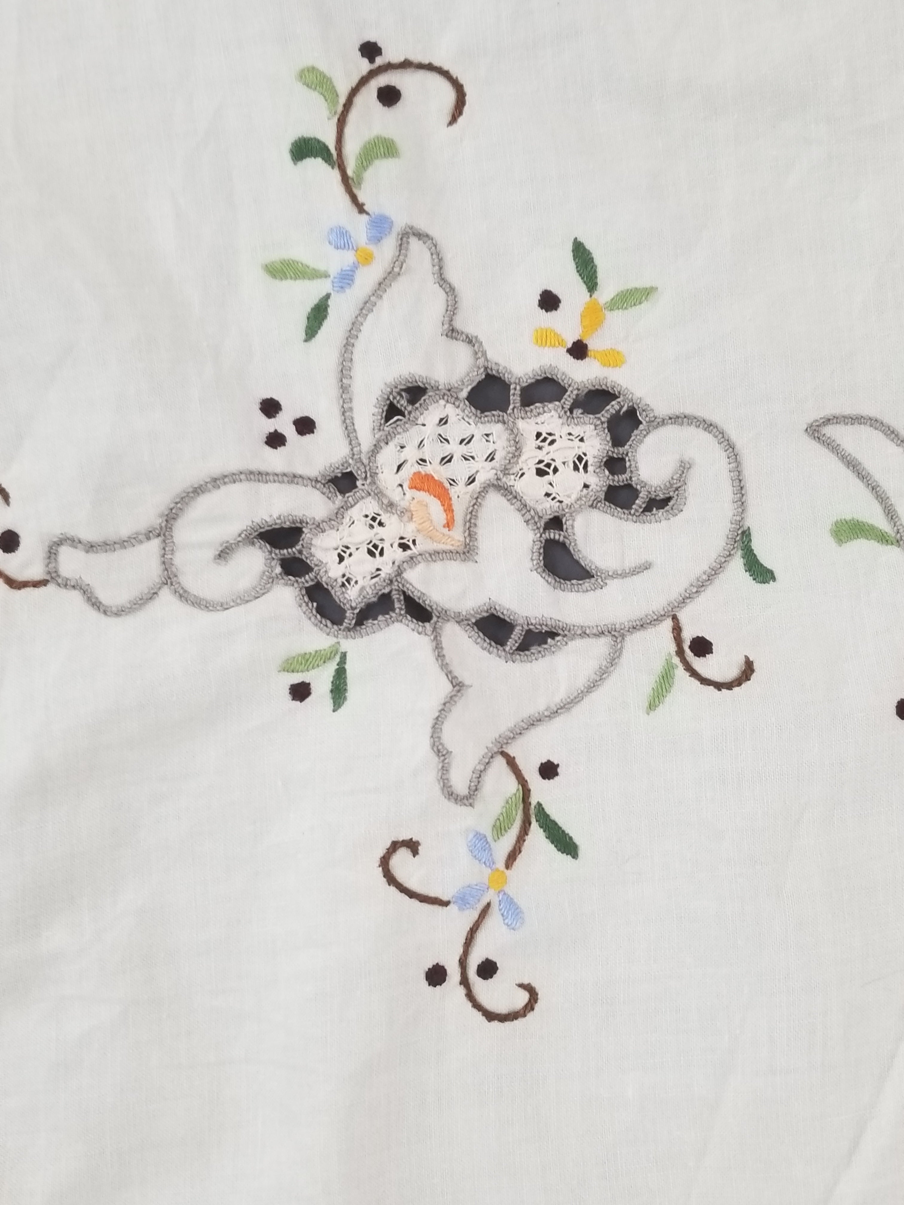 Antique Style Round Tablecloth - Hand Embroidery Roses & Crochet Details 164x158cm