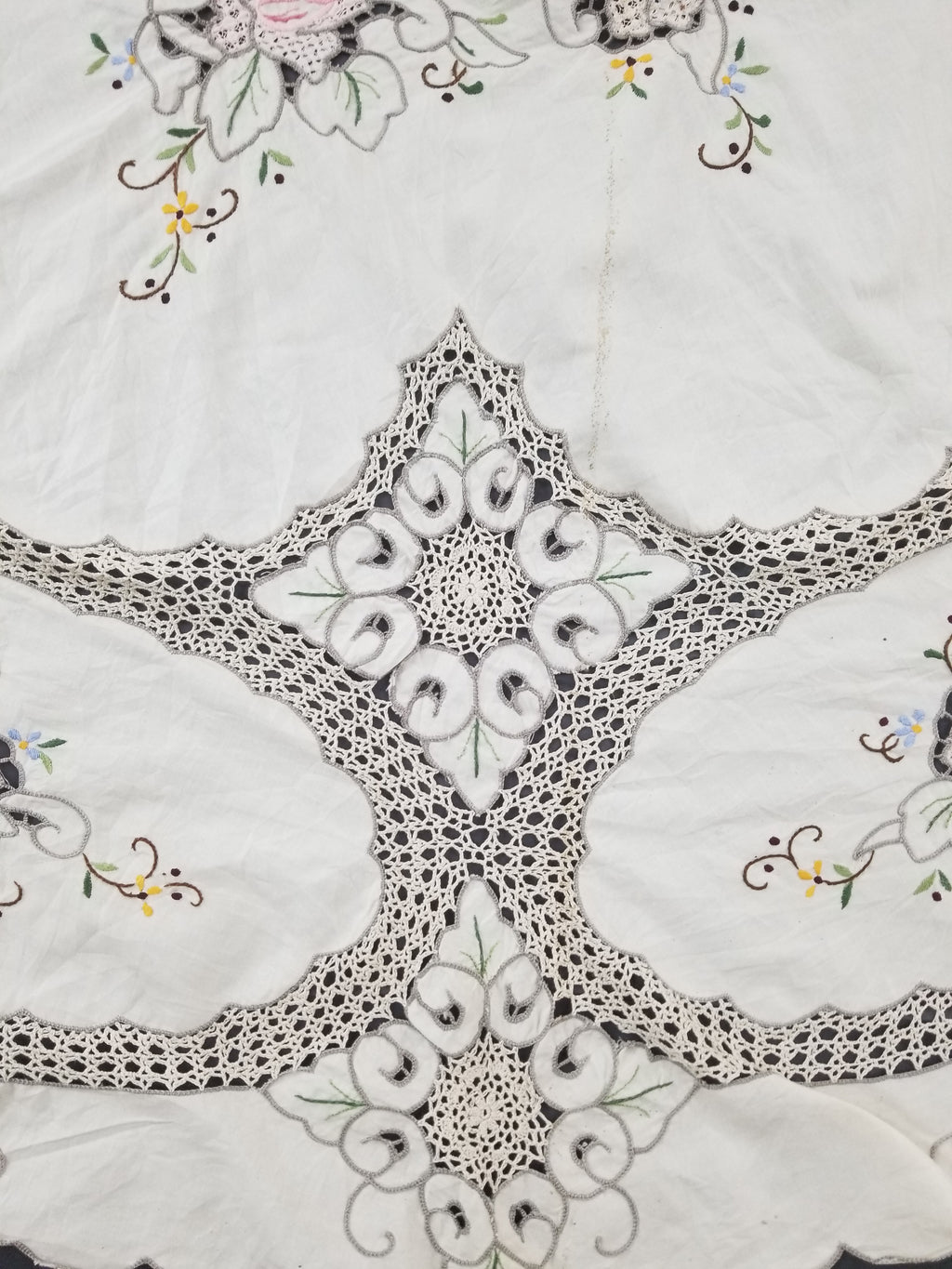 Antique Style Round Tablecloth - Hand Embroidery Roses & Crochet Details 164x158cm