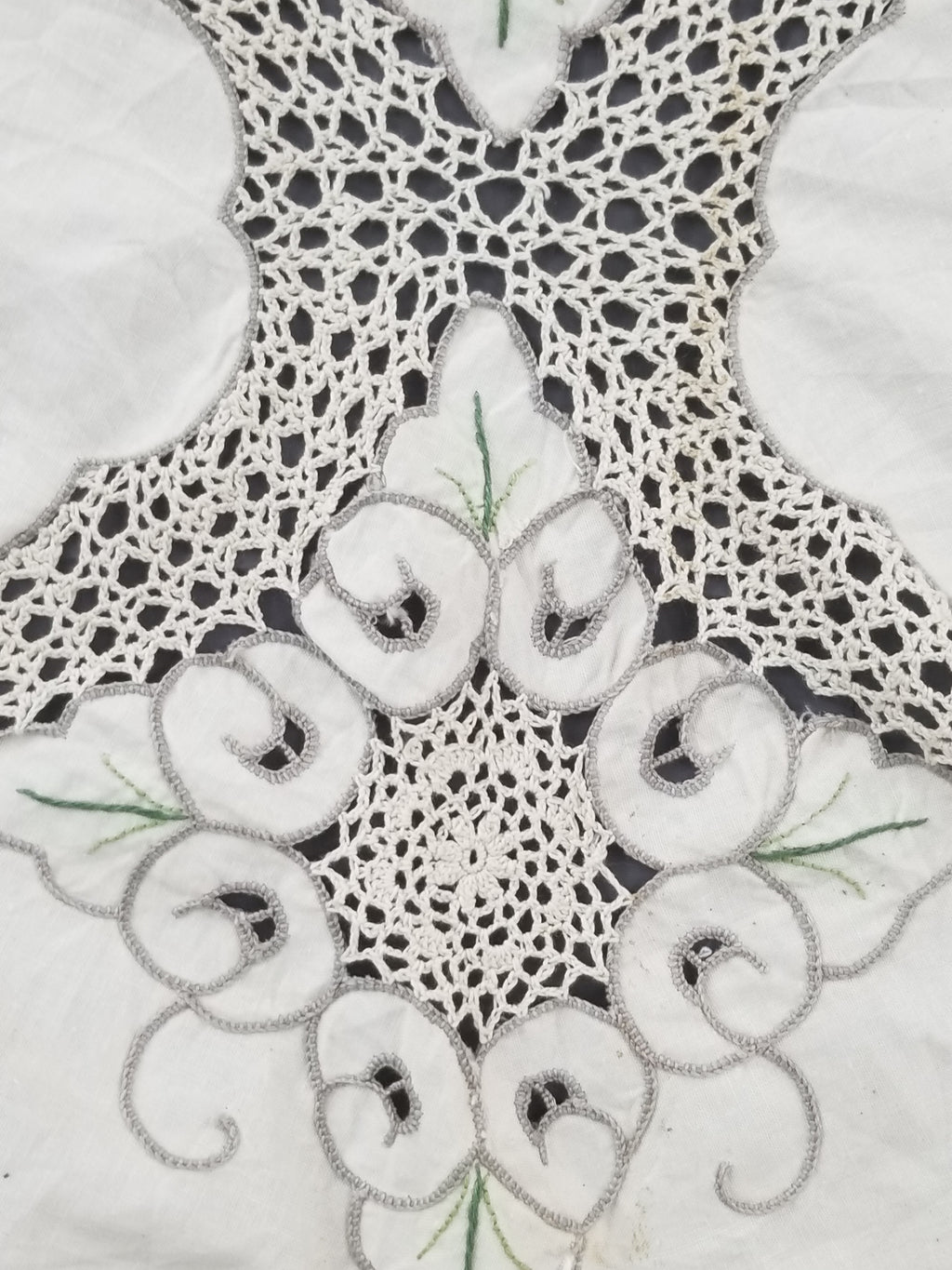 Antique Style Round Tablecloth - Hand Embroidery Roses & Crochet Details 164x158cm