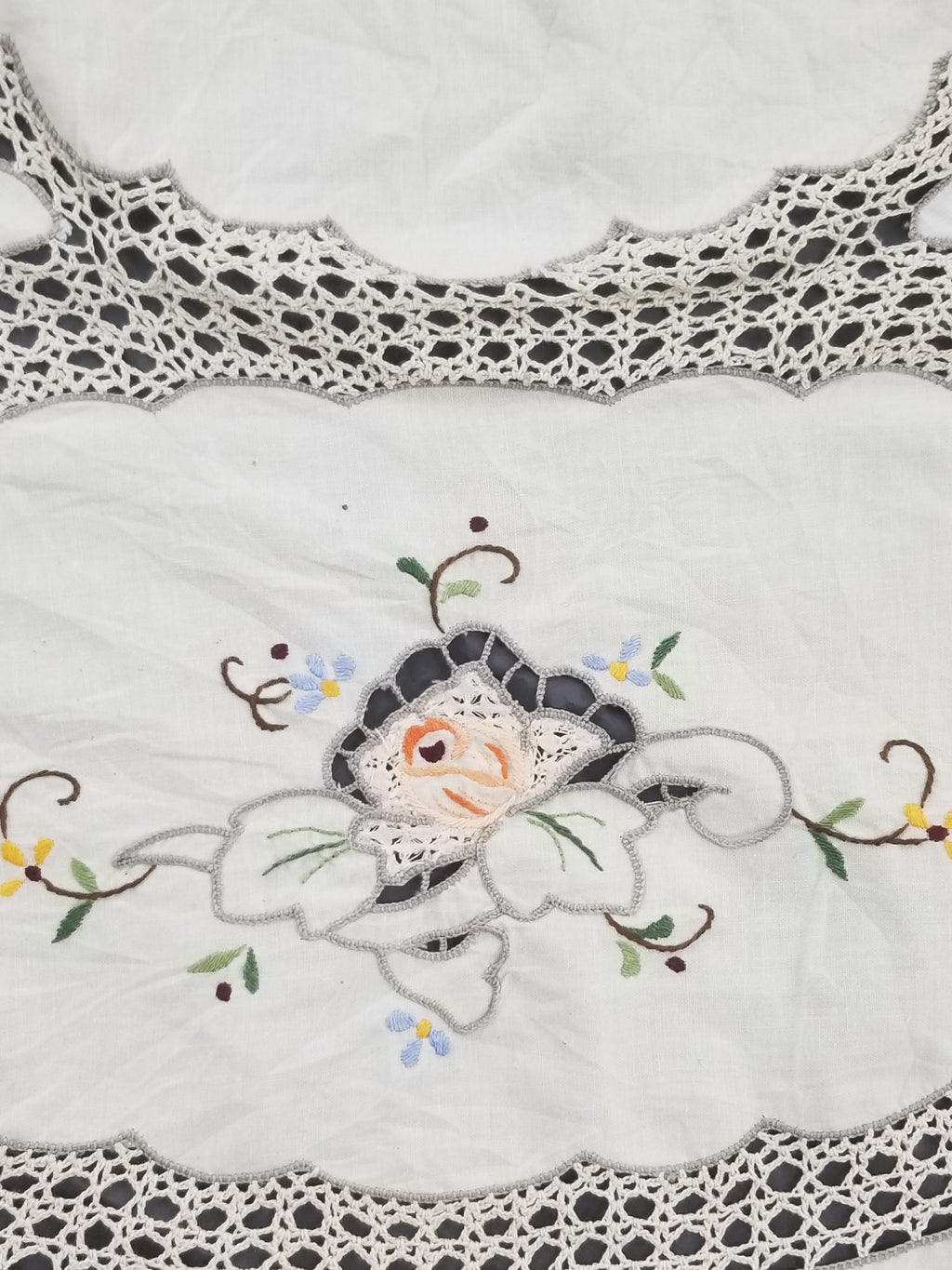 Antique Style Round Tablecloth - Hand Embroidery Roses & Crochet Details 164x158cm