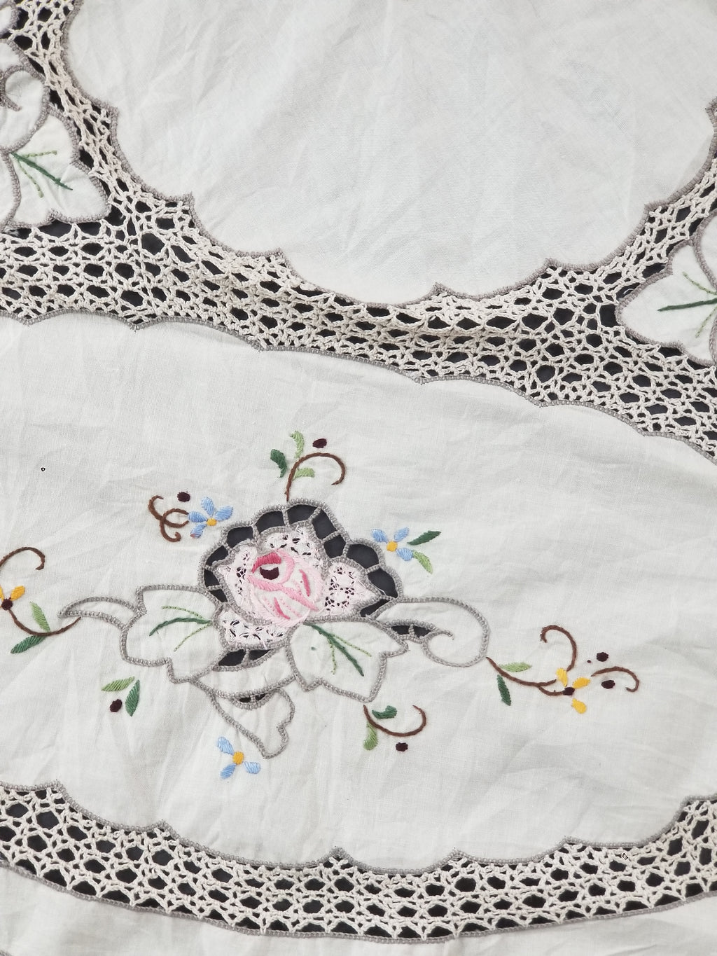 Antique Style Round Tablecloth - Hand Embroidery Roses & Crochet Details 164x158cm