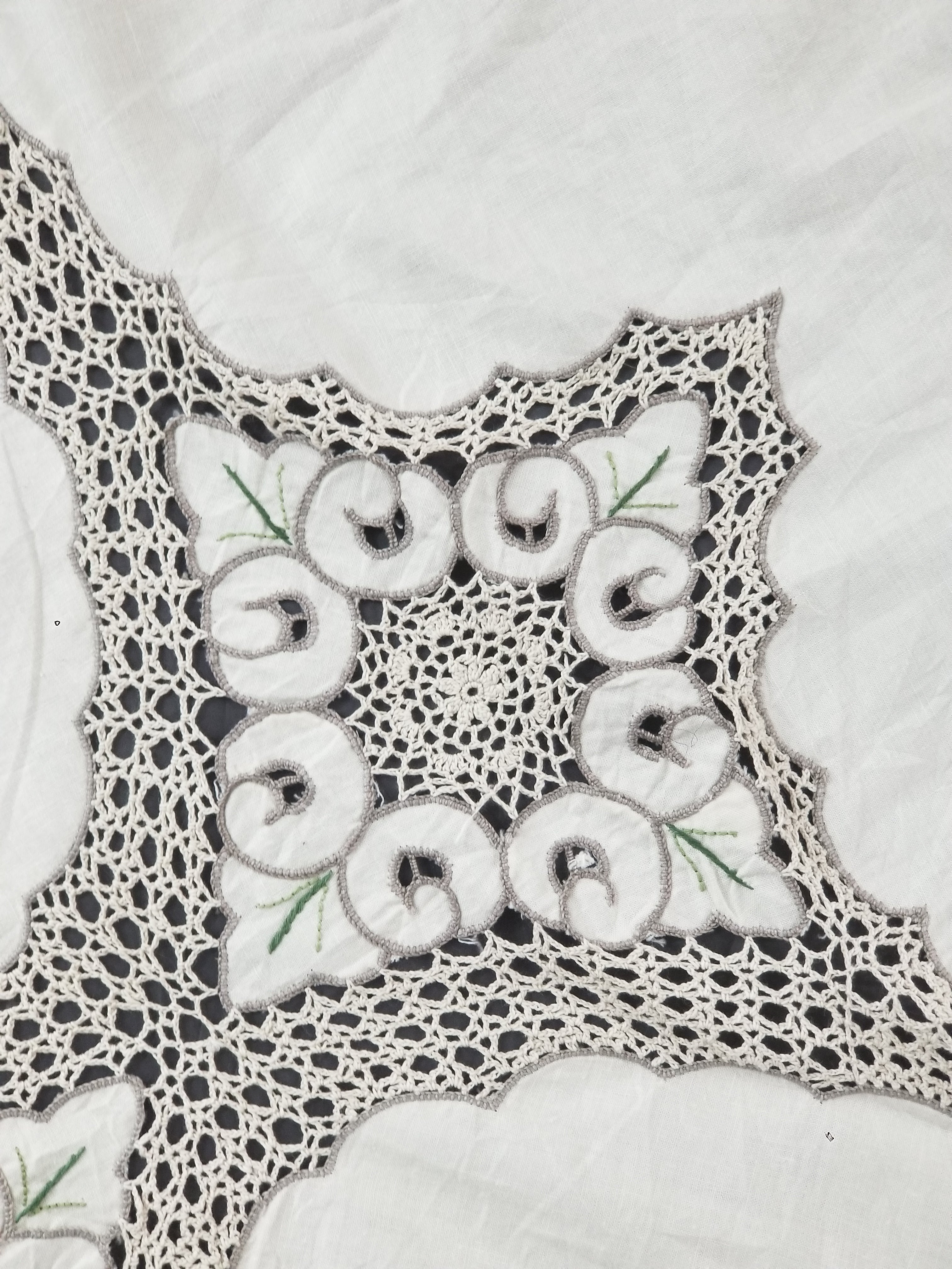 Antique Style Round Tablecloth - Hand Embroidery Roses & Crochet Details 164x158cm