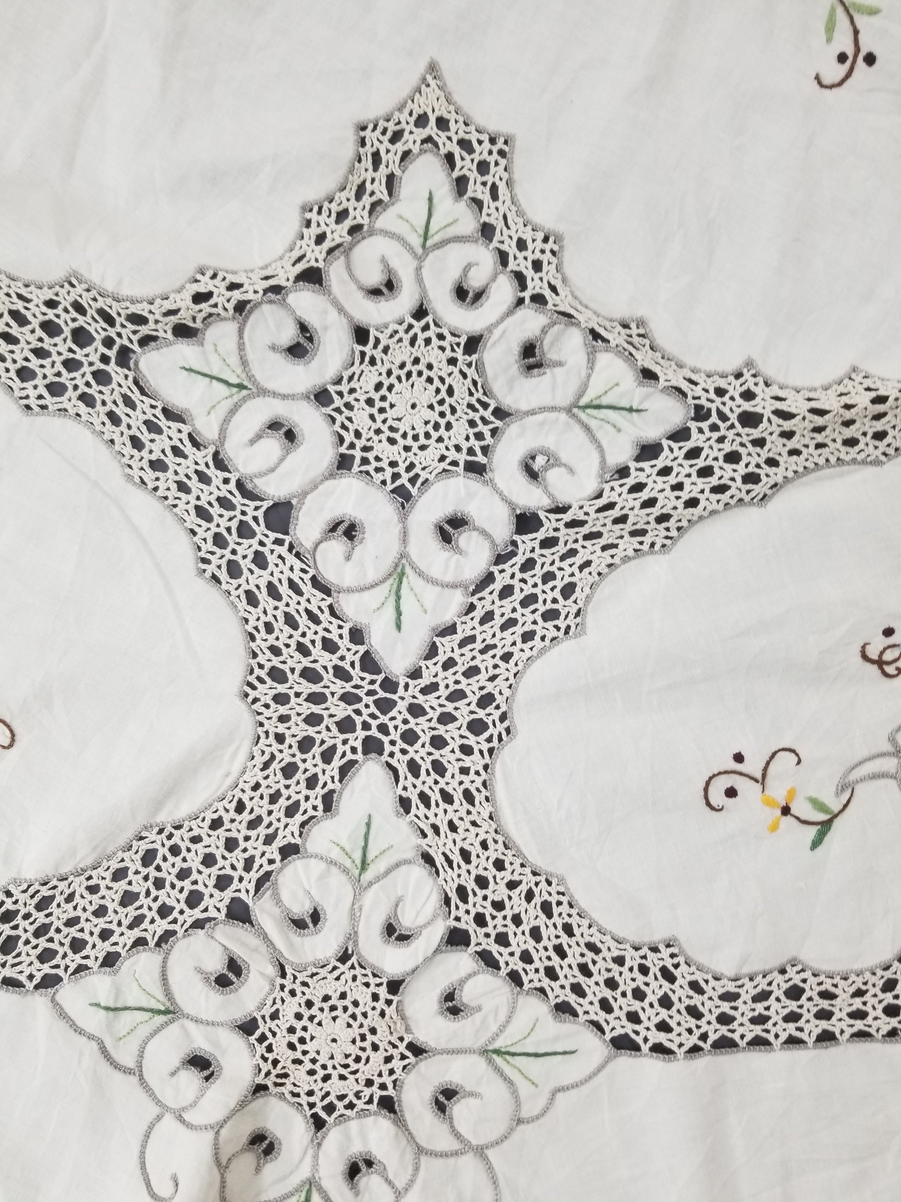 Antique Style Round Tablecloth - Hand Embroidery Roses & Crochet Details 164x158cm