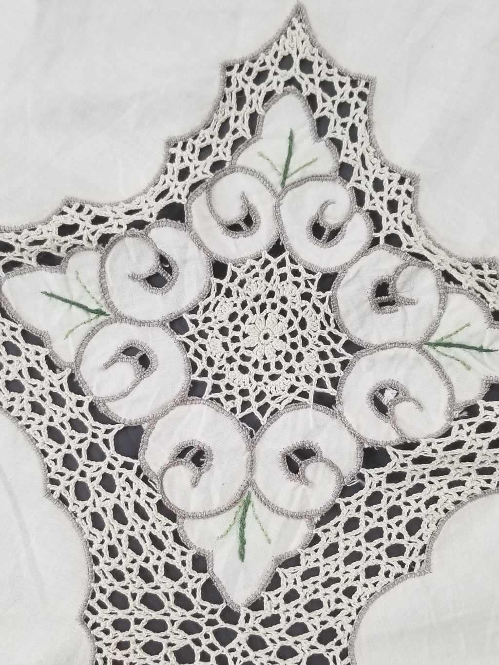 Antique Style Round Tablecloth - Hand Embroidery Roses & Crochet Details 164x158cm