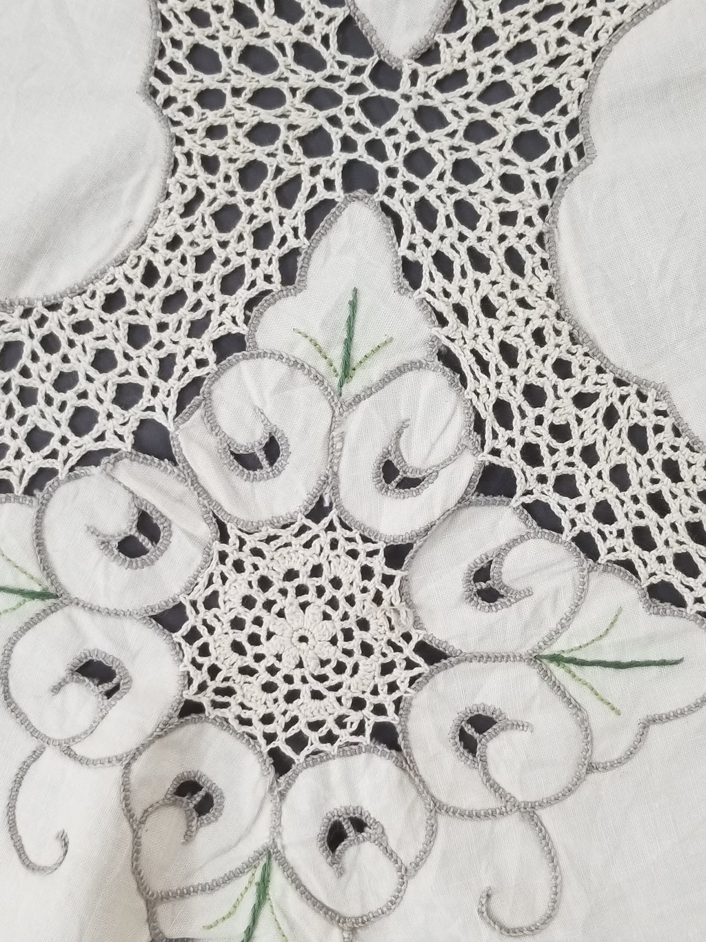 Antique Style Round Tablecloth - Hand Embroidery Roses & Crochet Details 164x158cm