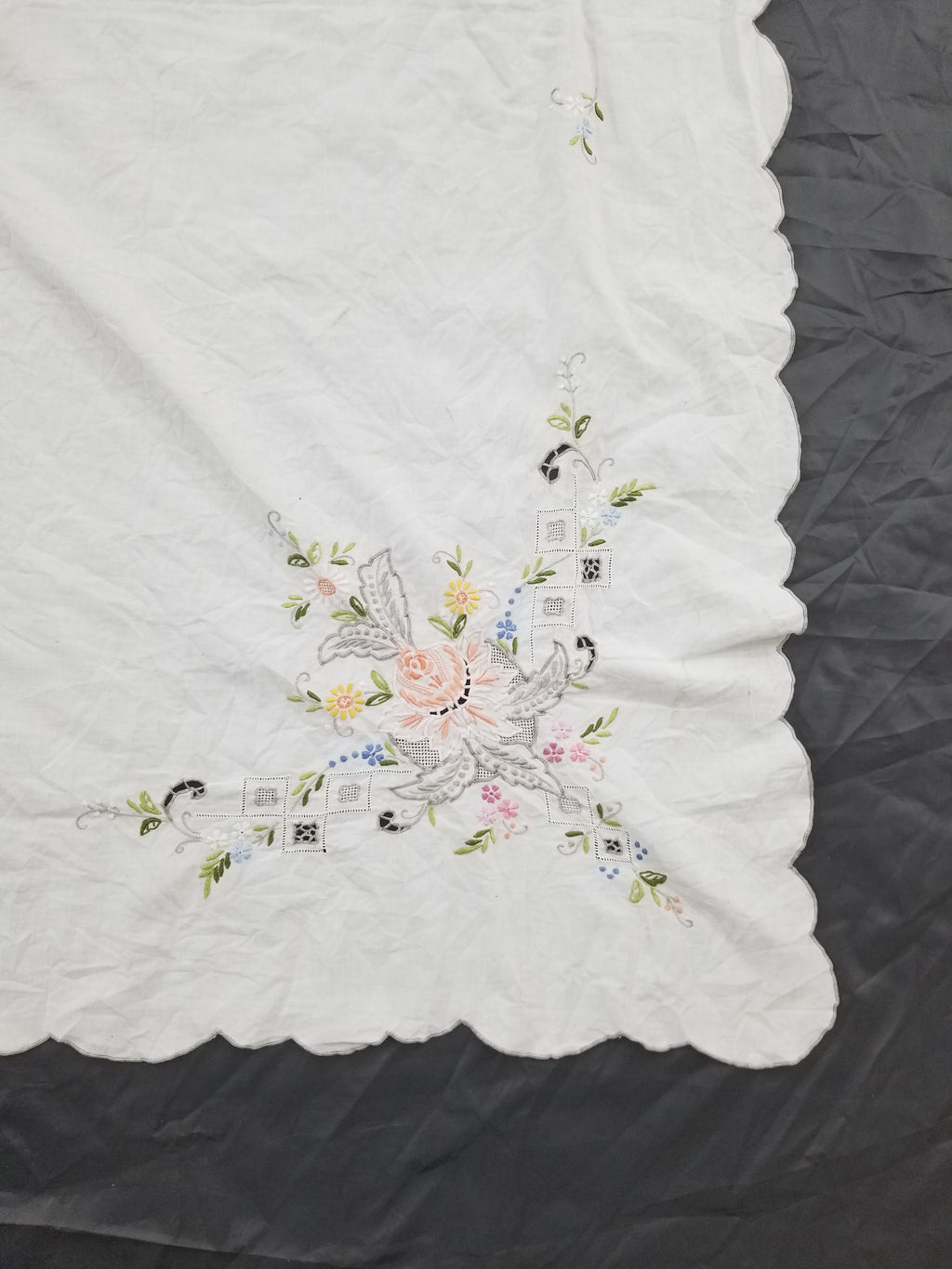 Vintage Beautiful Floral Madeira Hand Embroidered Tablecloth 242x158cm
