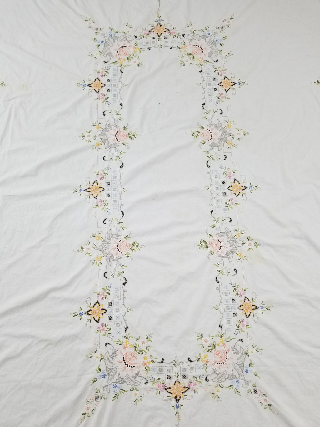 Vintage Beautiful Floral Madeira Hand Embroidered Tablecloth 242x158cm