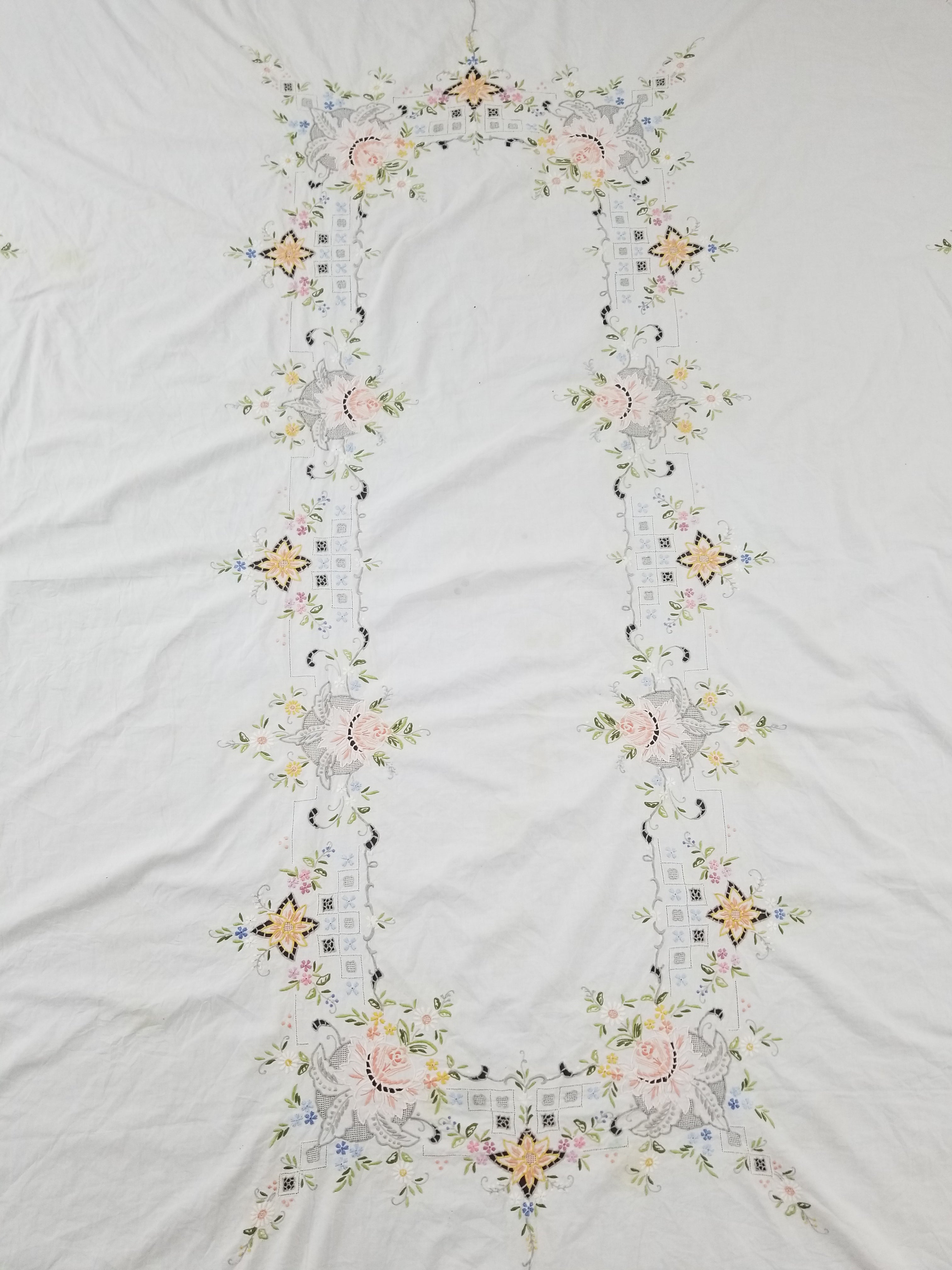 Vintage Beautiful Floral Madeira Hand Embroidered Tablecloth 242x158cm