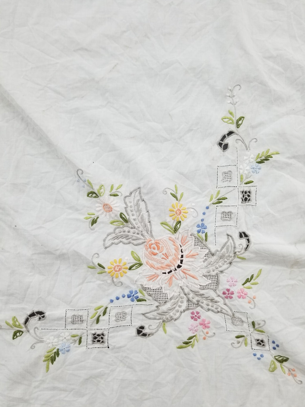 Vintage Beautiful Floral Madeira Hand Embroidered Tablecloth 242x158cm