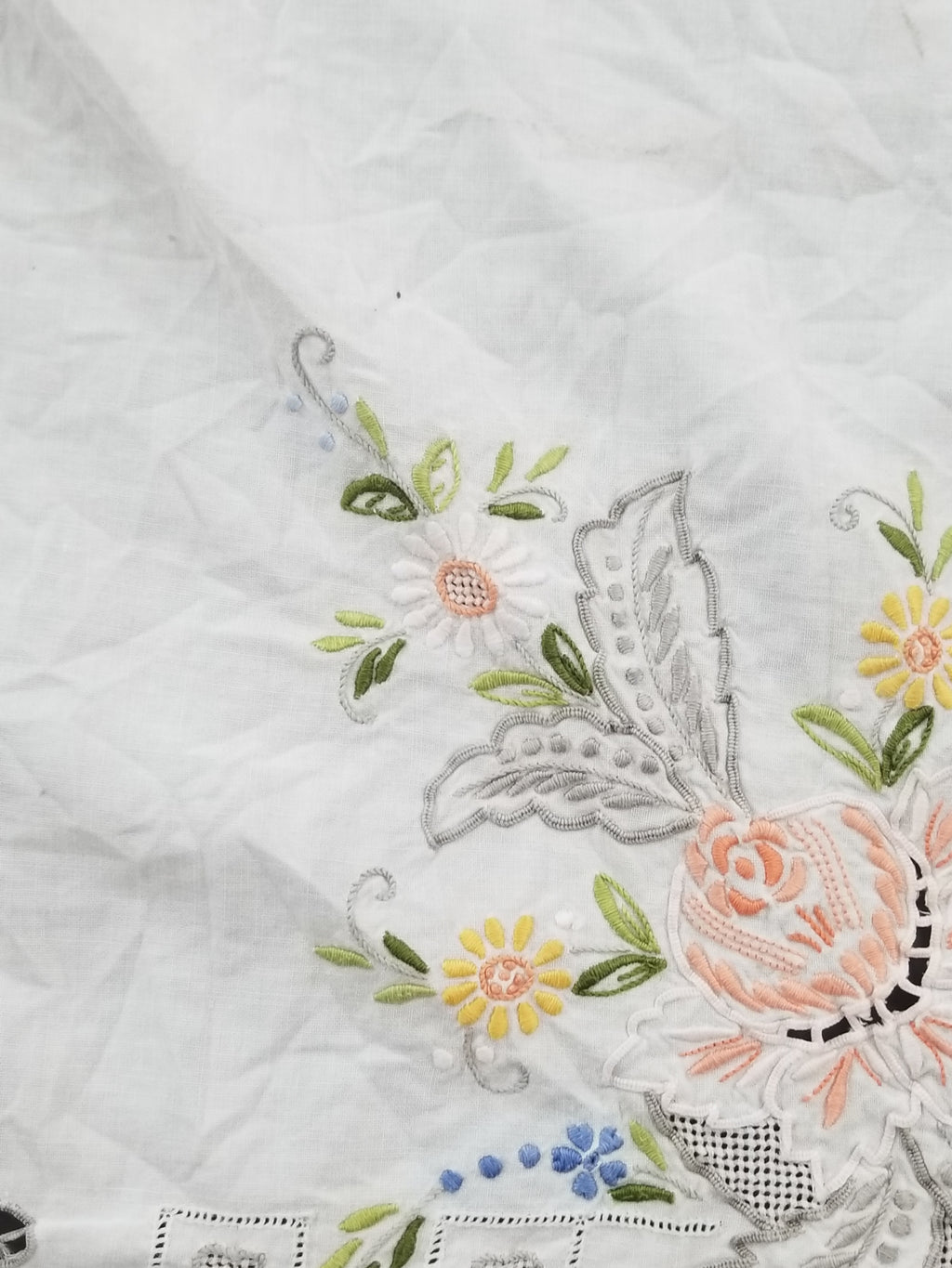 Vintage Beautiful Floral Madeira Hand Embroidered Tablecloth 242x158cm