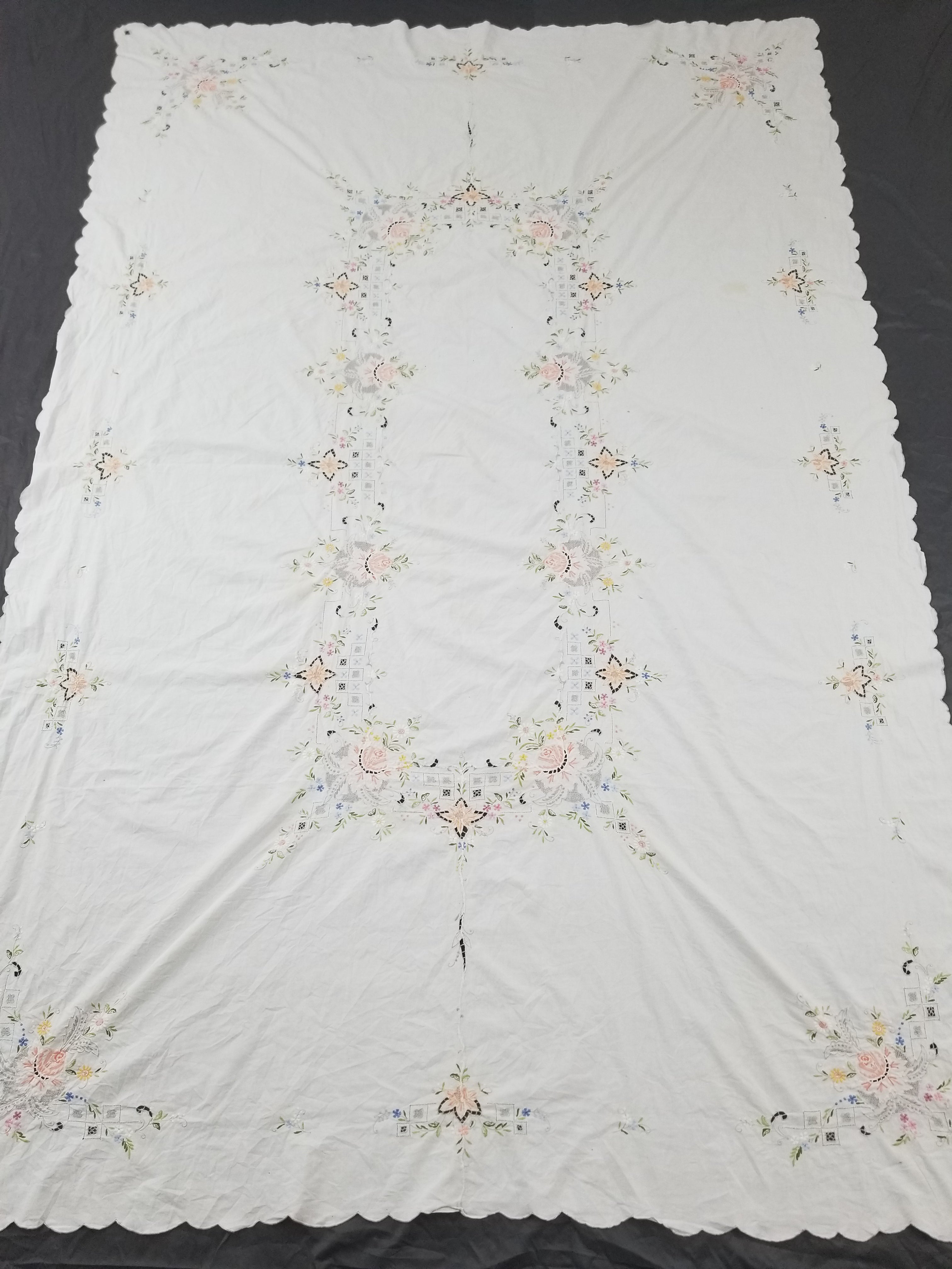 Vintage Beautiful Floral Madeira Hand Embroidered Tablecloth 242x158cm