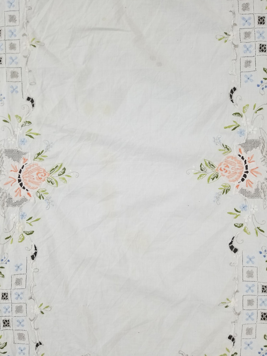 Vintage Beautiful Floral Madeira Hand Embroidered Tablecloth 242x158cm