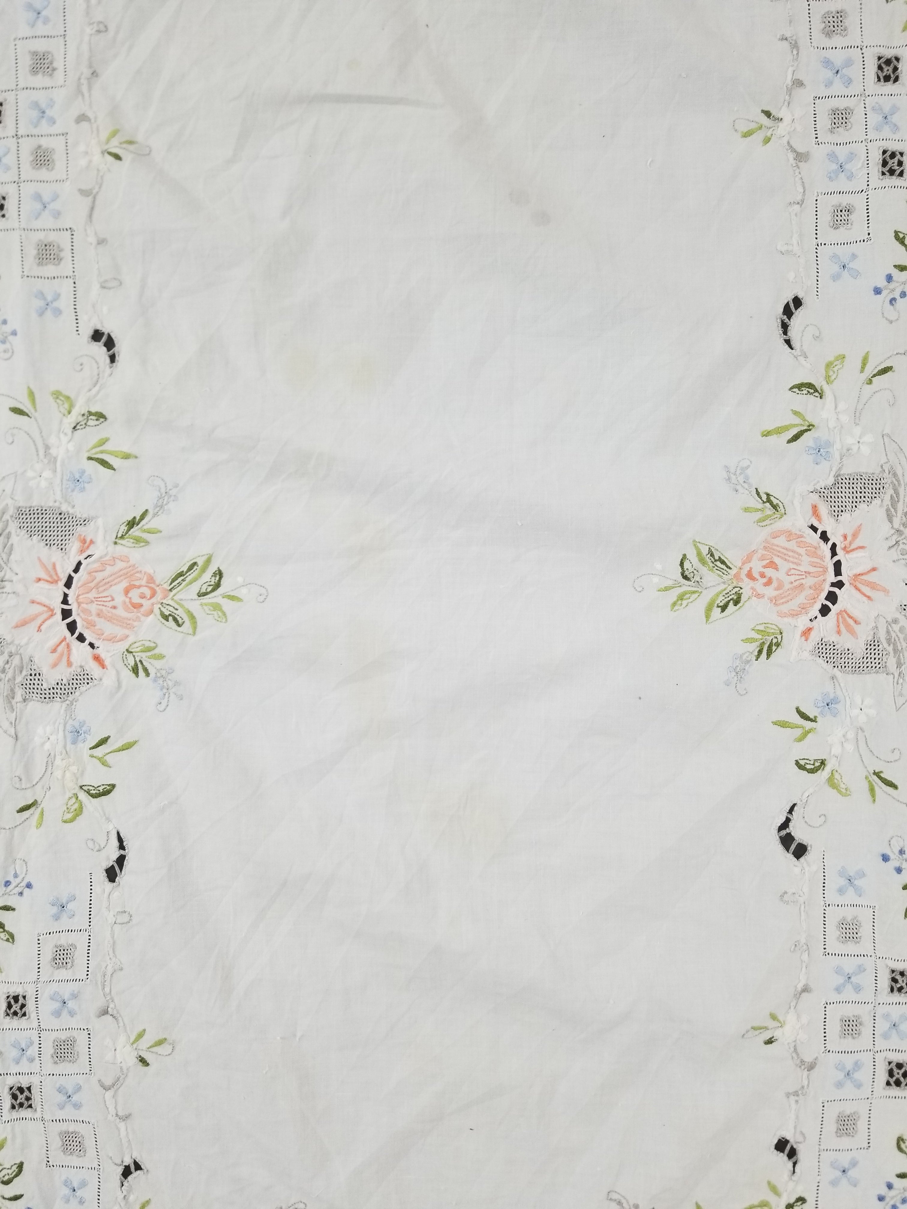 Vintage Beautiful Floral Madeira Hand Embroidered Tablecloth 242x158cm