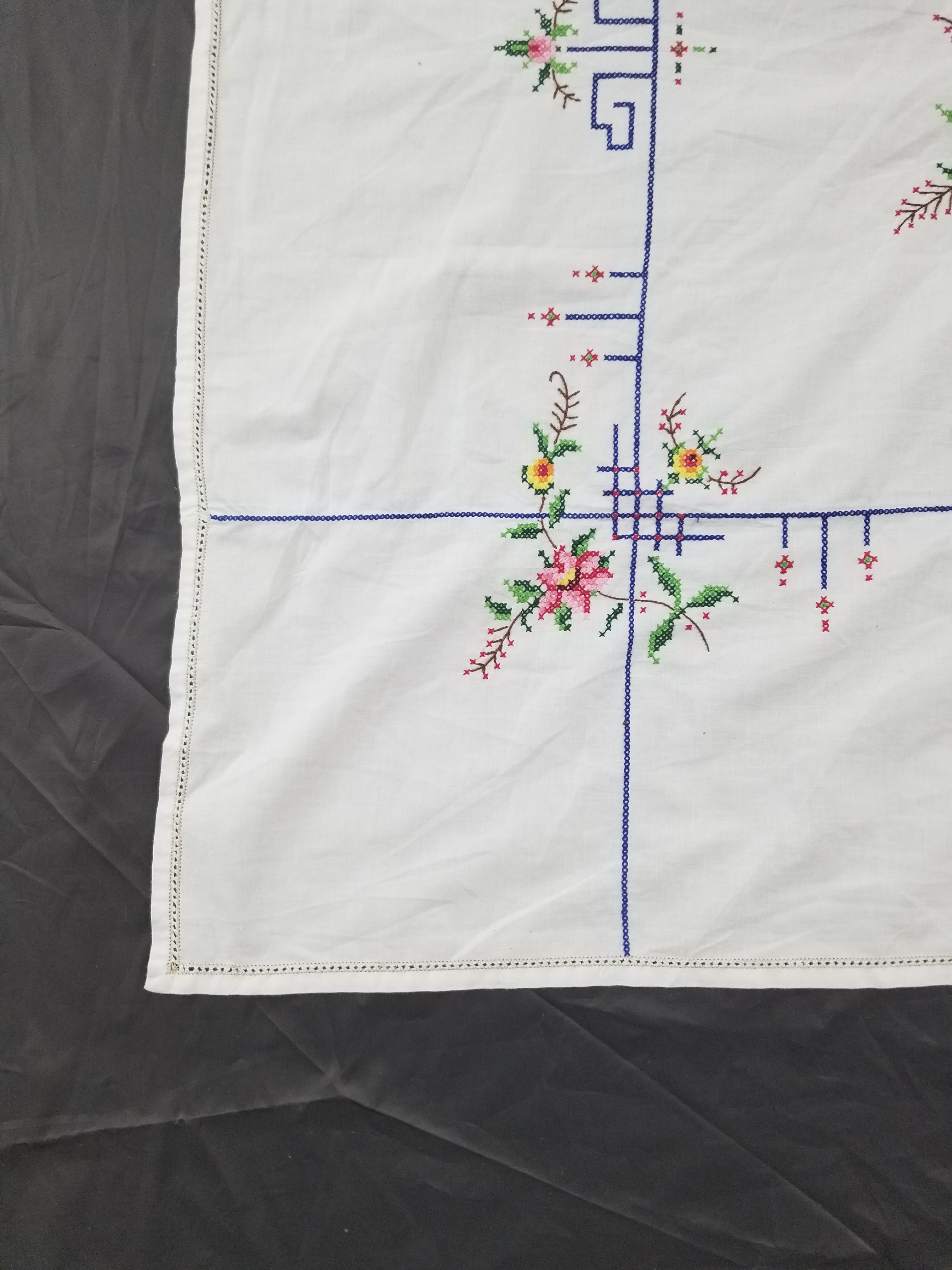 Vintage Beautiful Cross Stitch Hand Embroidered Floral Tablecloth 124x121cm