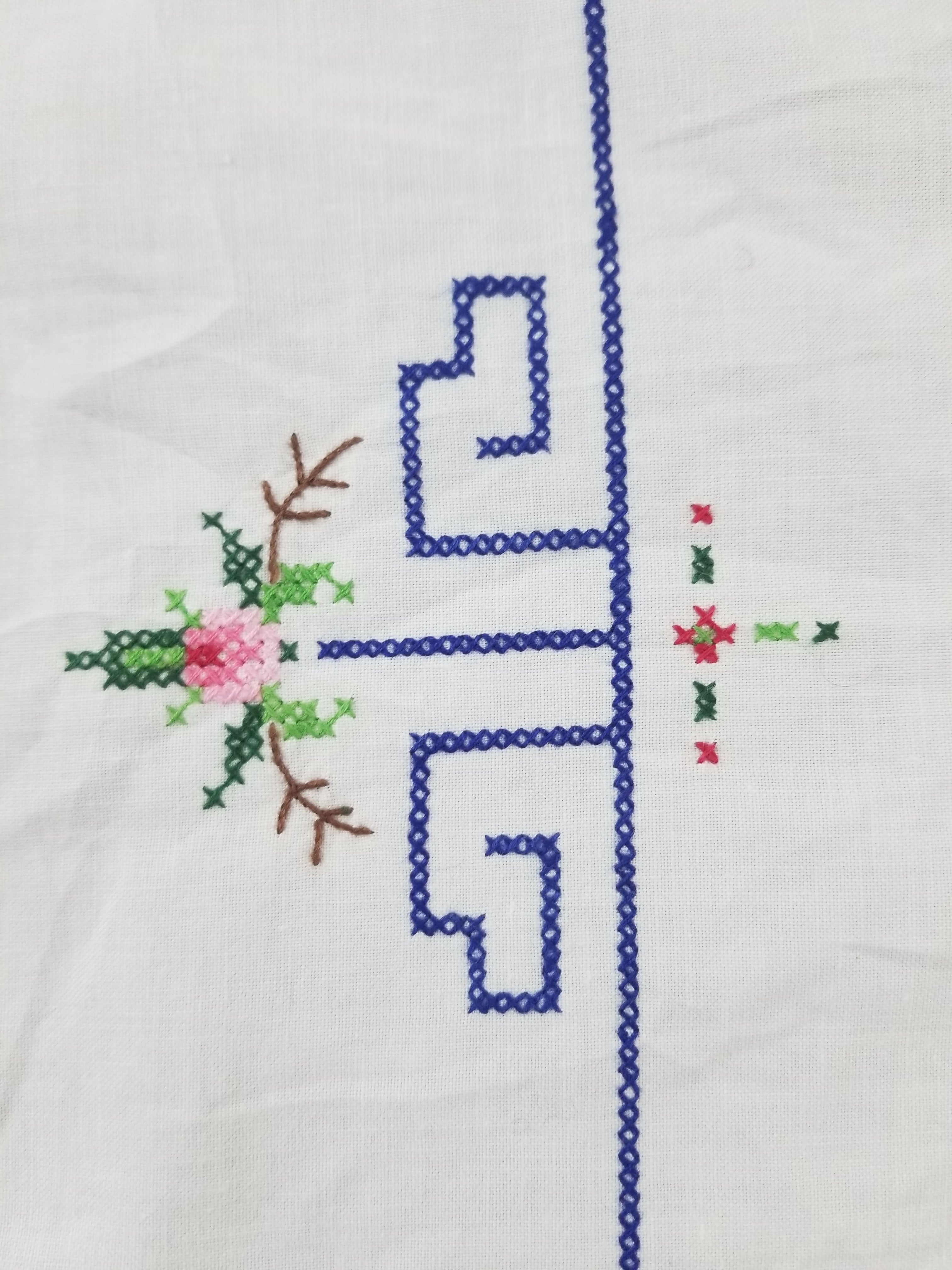 Vintage Beautiful Cross Stitch Hand Embroidered Floral Tablecloth 124x121cm