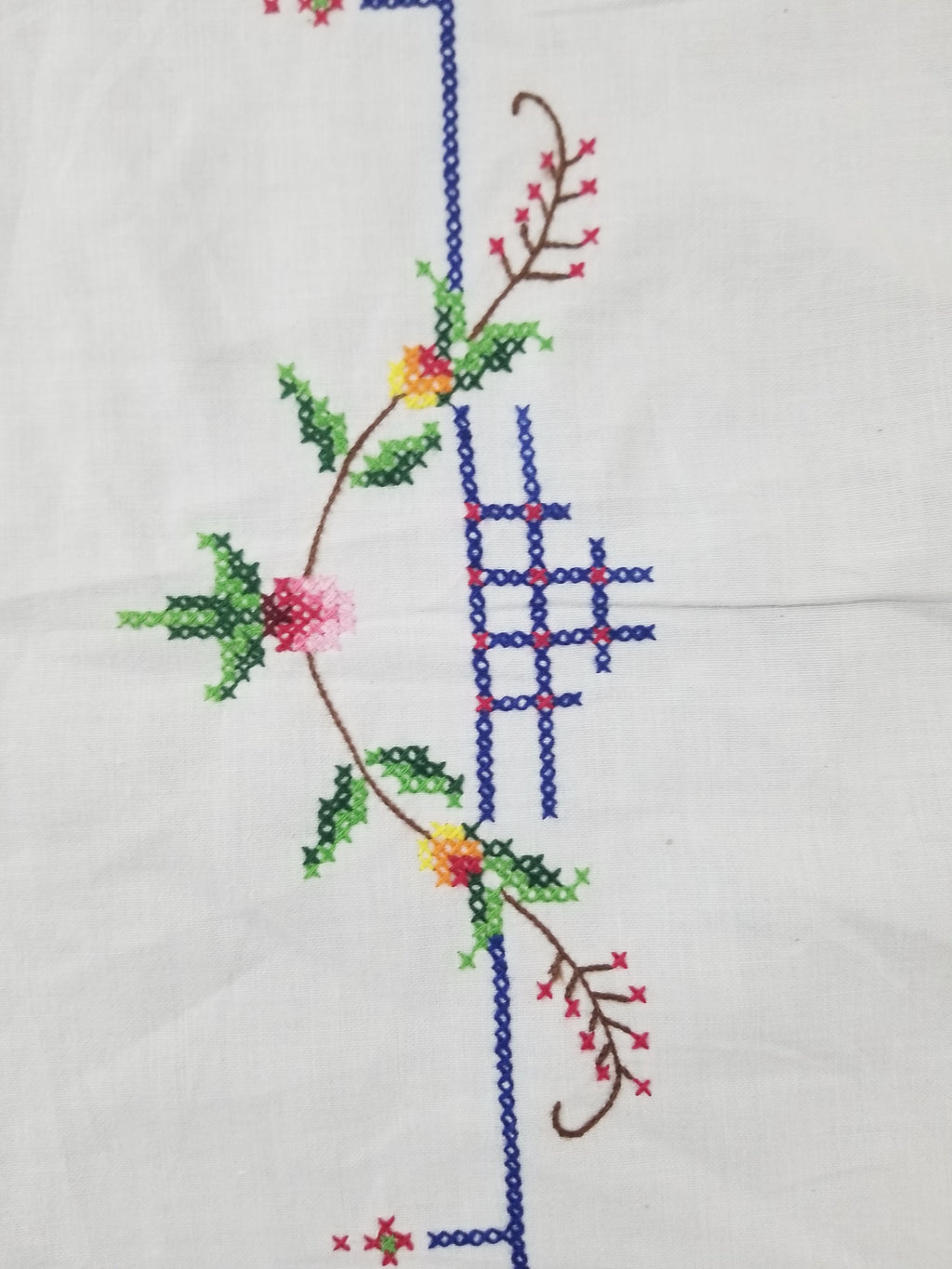 Vintage Beautiful Cross Stitch Hand Embroidered Floral Tablecloth 124x121cm