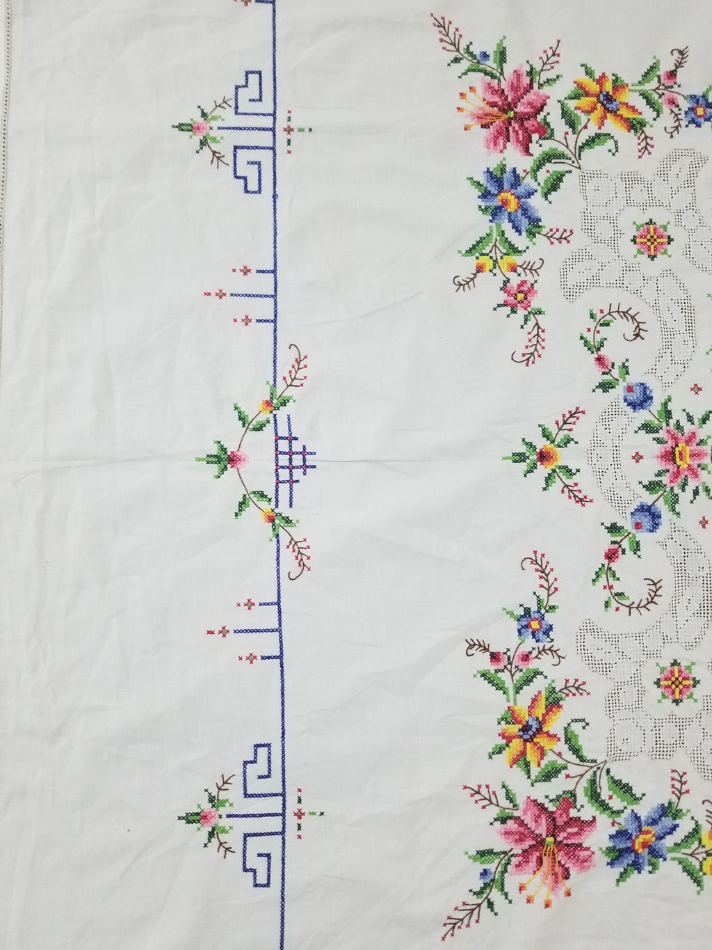 Vintage Beautiful Cross Stitch Hand Embroidered Floral Tablecloth 124x121cm