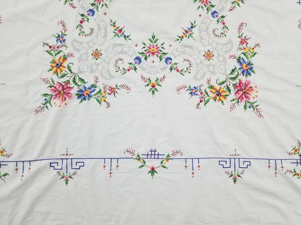 Vintage Beautiful Cross Stitch Hand Embroidered Floral Tablecloth 124x121cm