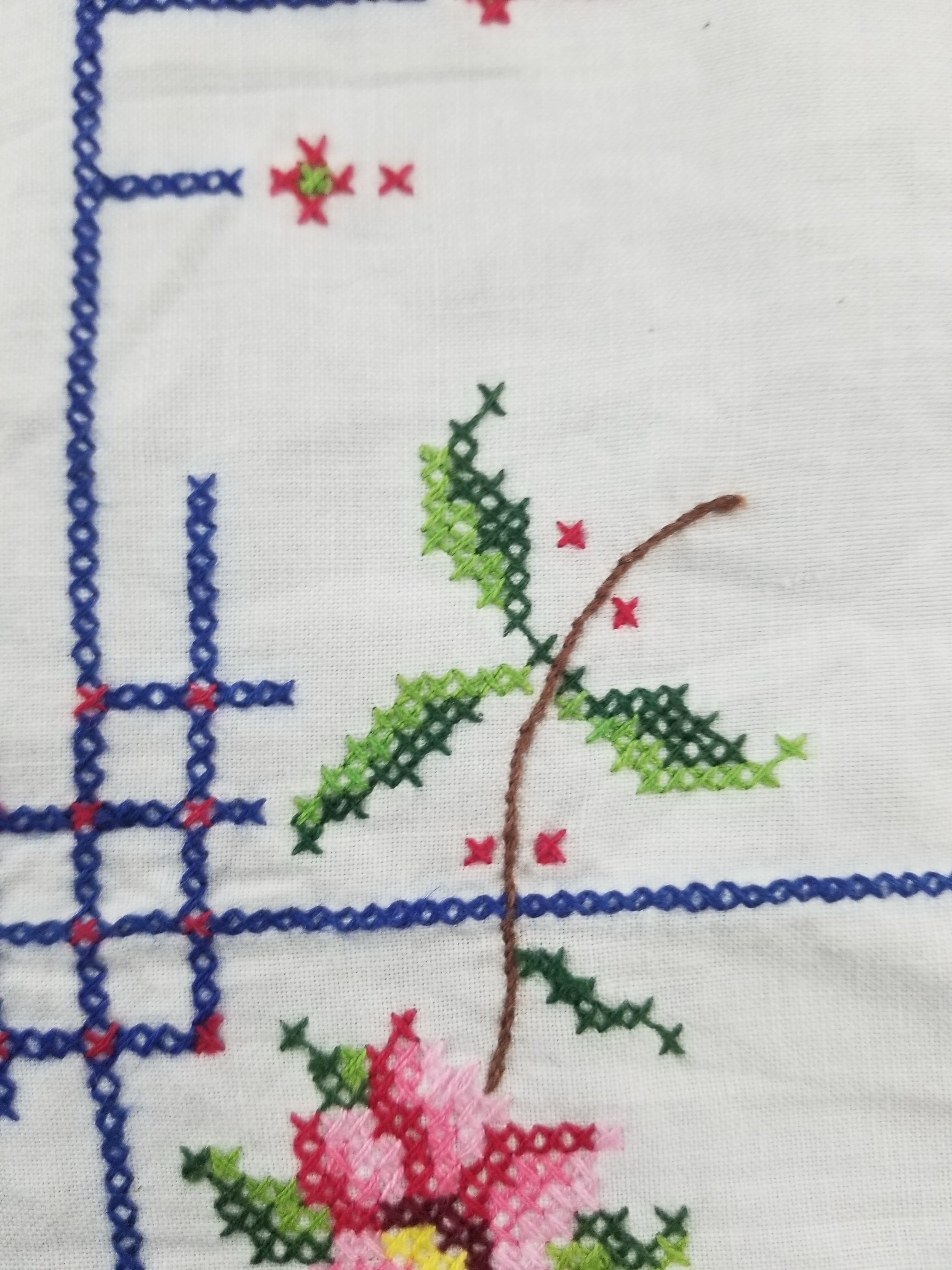 Vintage Beautiful Cross Stitch Hand Embroidered Floral Tablecloth 124x121cm