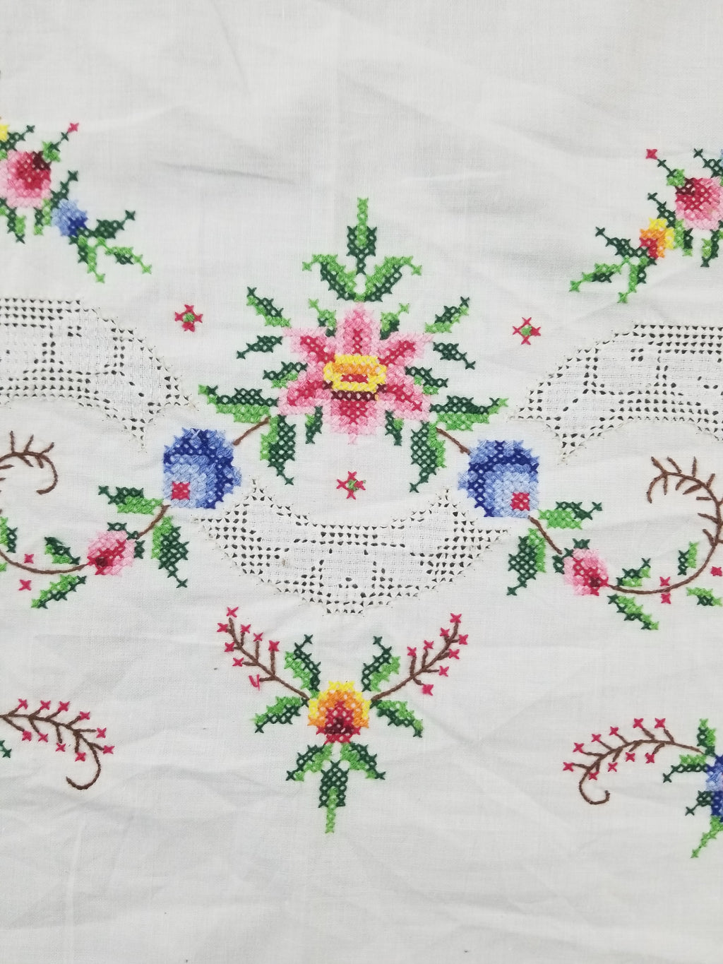 Vintage Beautiful Cross Stitch Hand Embroidered Floral Tablecloth 124x121cm