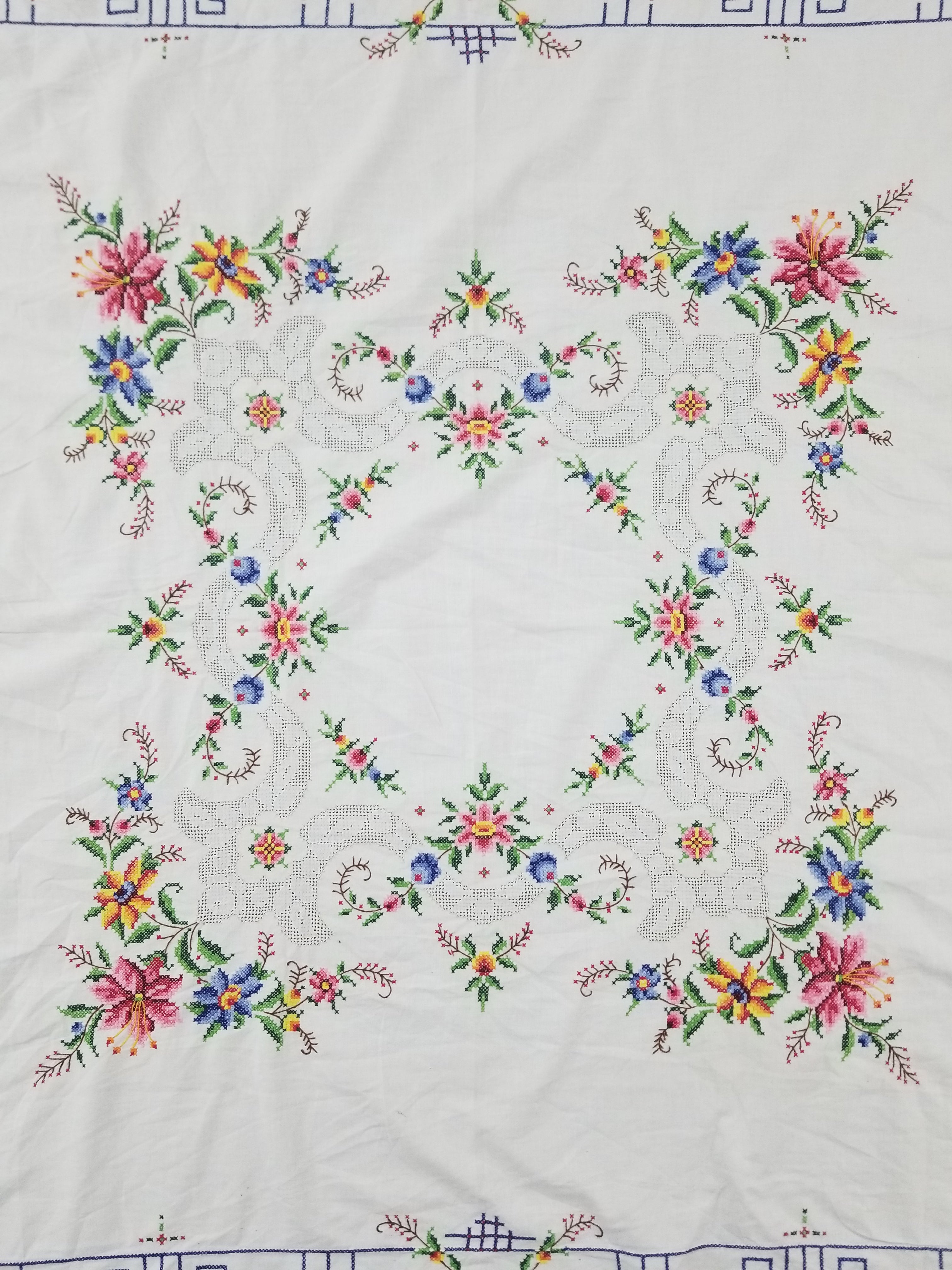 Vintage Beautiful Cross Stitch Hand Embroidered Floral Tablecloth 124x121cm