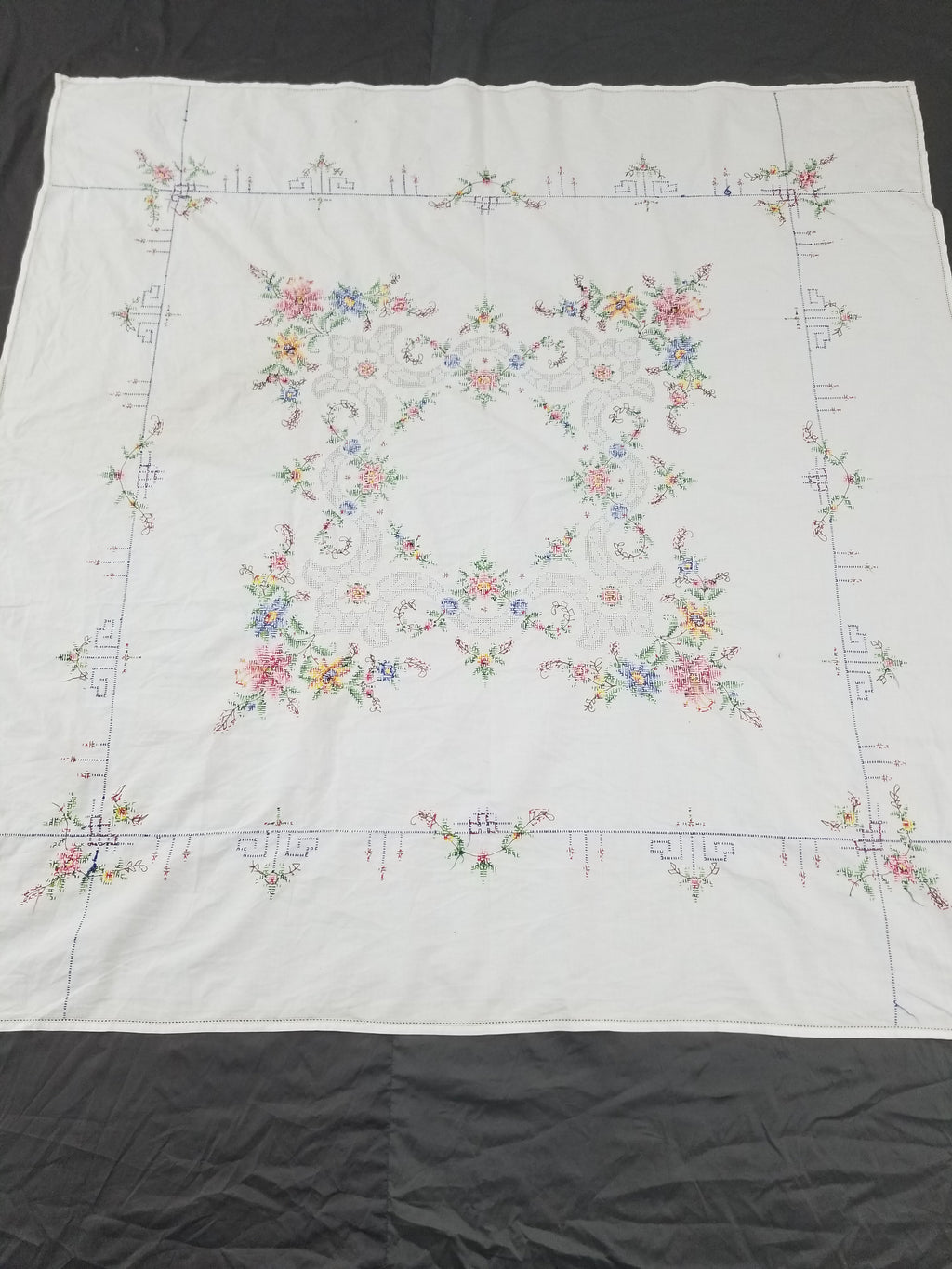 Vintage Beautiful Cross Stitch Hand Embroidered Floral Tablecloth 124x121cm