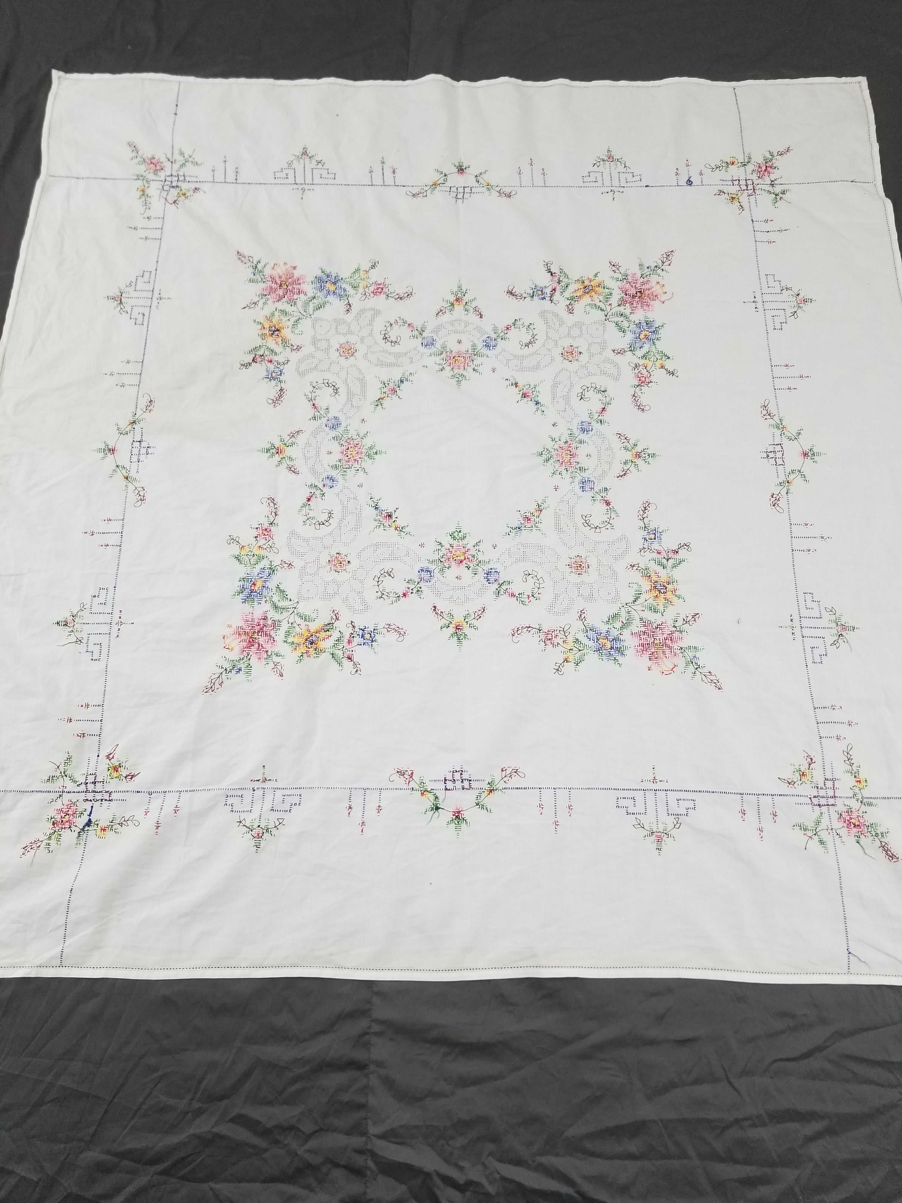 Vintage Beautiful Cross Stitch Hand Embroidered Floral Tablecloth 124x121cm