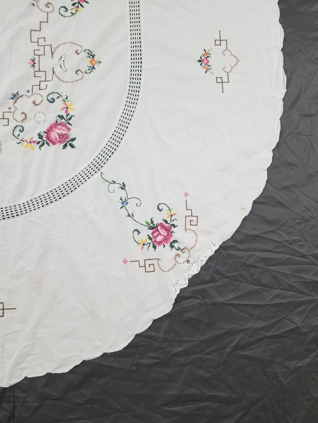 Vintage Cross Stitch Hand Embroidered Floral Scalloped Edges Tablecloth 250x168cm